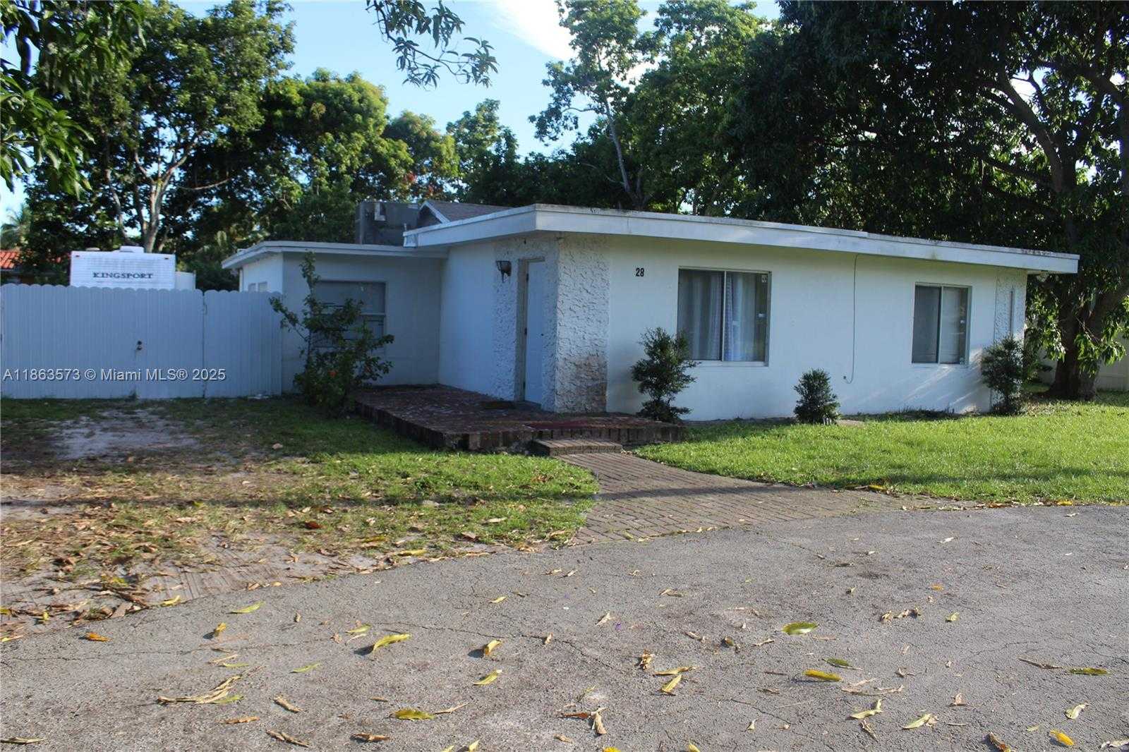 Small Image of 28 NORTH EAST 164TH ST, Miami Number 2