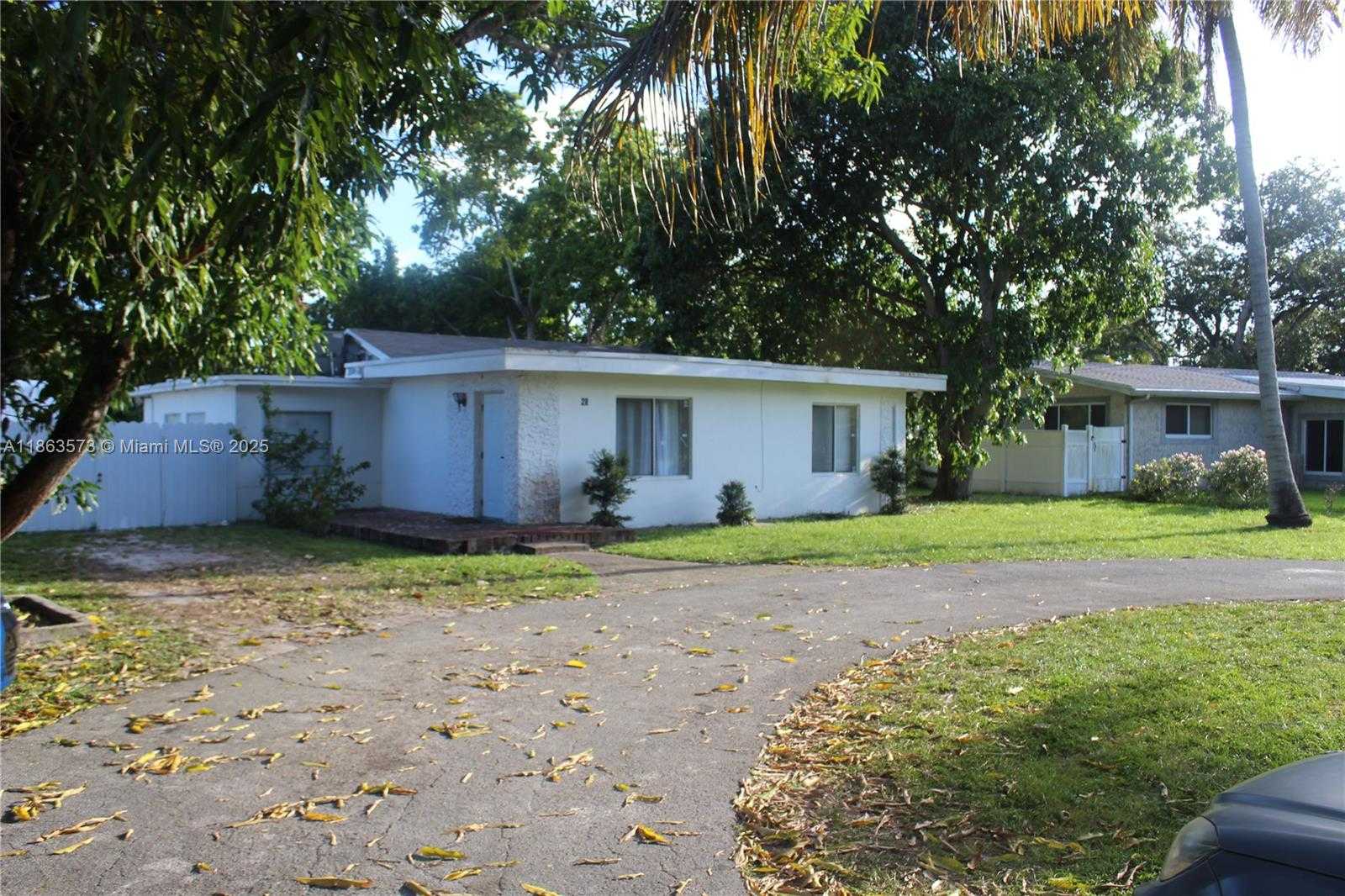 Small Image of 28 NORTH EAST 164TH ST, Miami Number 3