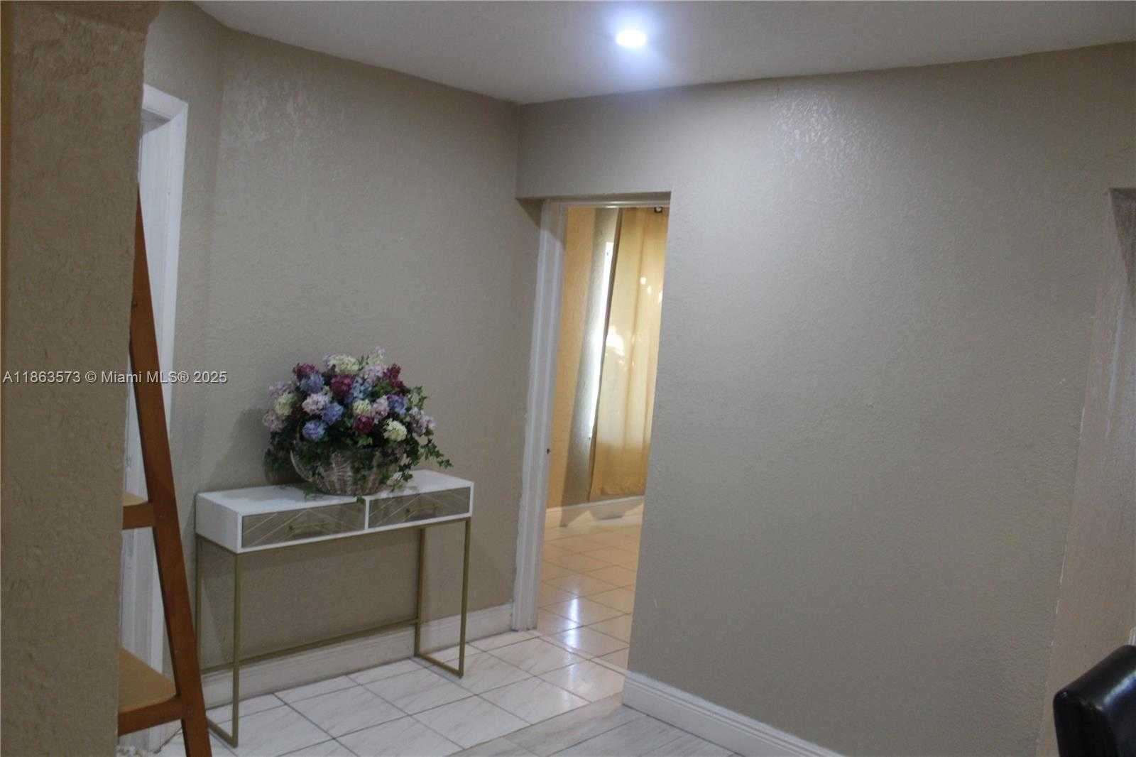Small Image of 28 NORTH EAST 164TH ST, Miami Number 6