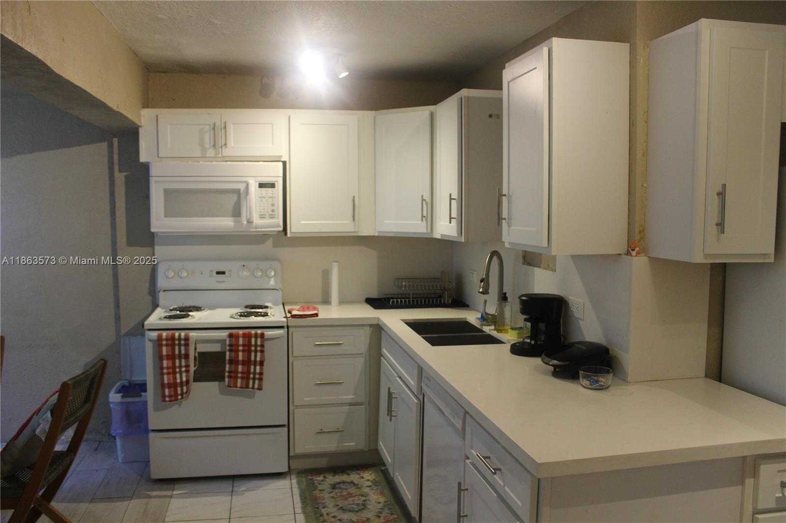 Small Image of 28 NORTH EAST 164TH ST, Miami Number 7