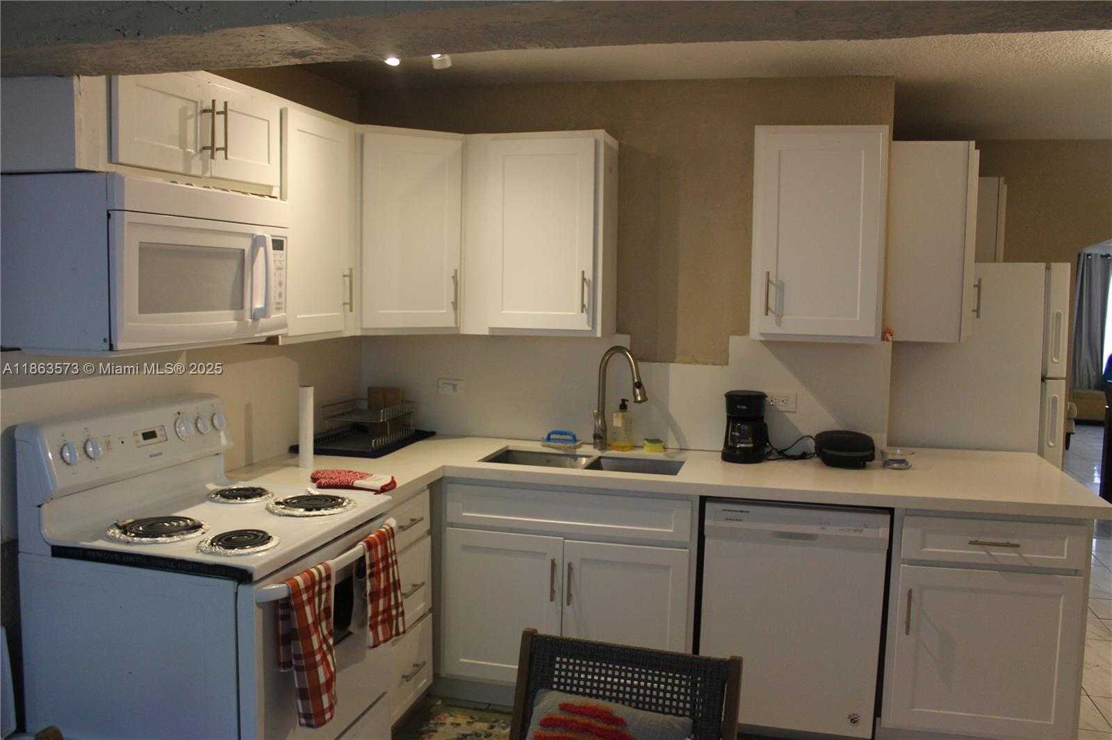 Small Image of 28 NORTH EAST 164TH ST, Miami Number 8