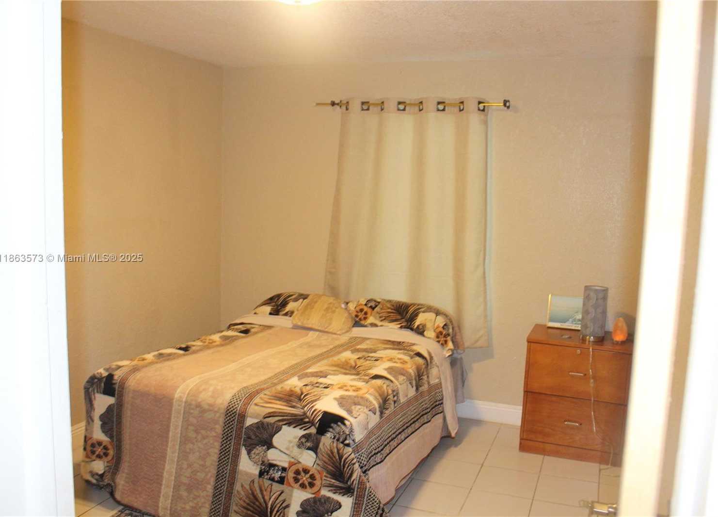 Small Image of 28 NORTH EAST 164TH ST, Miami Number 9