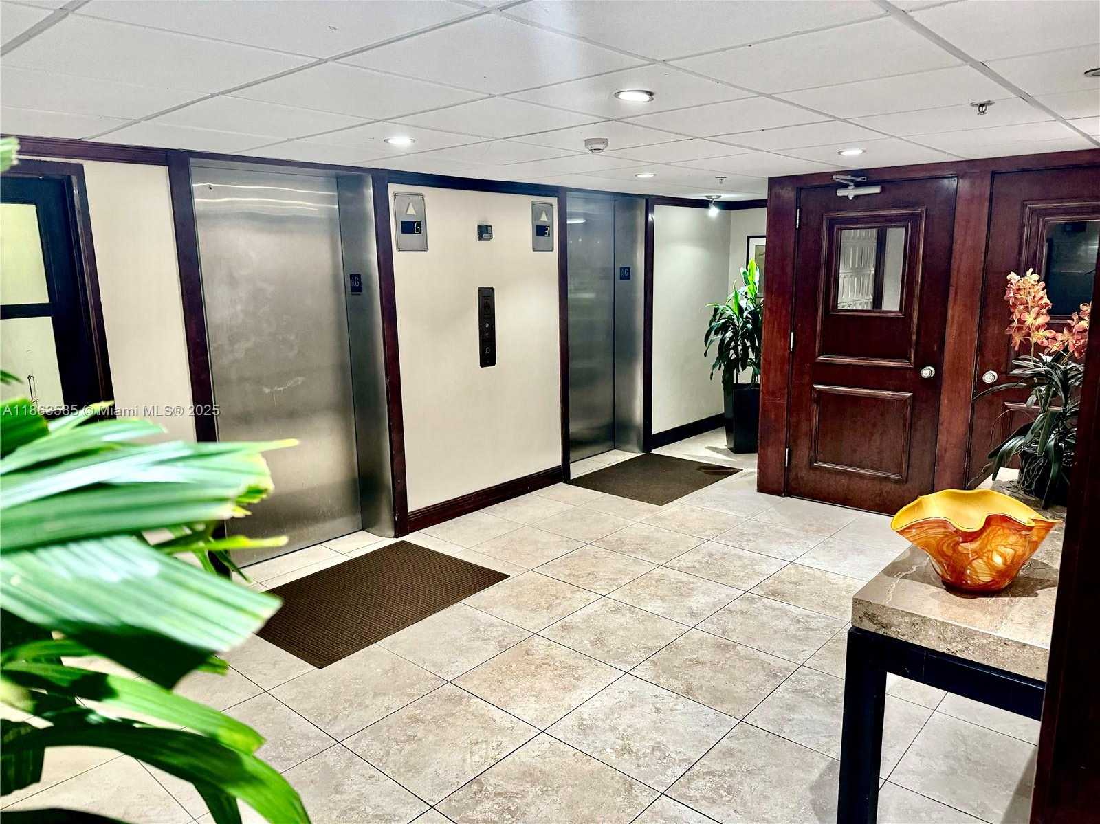 Small Image of 1430 BRICKELL BAY DR #301, Miami Number 12