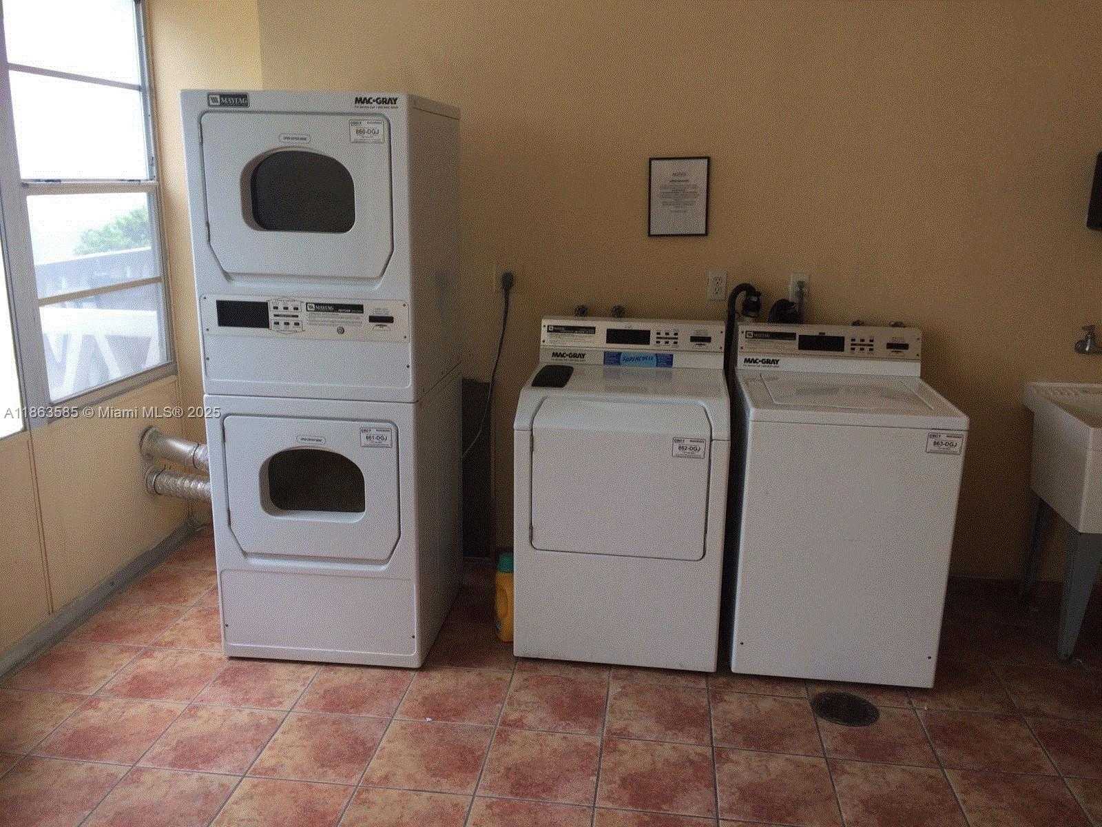 Small Image of 1430 BRICKELL BAY DR #301, Miami Number 13