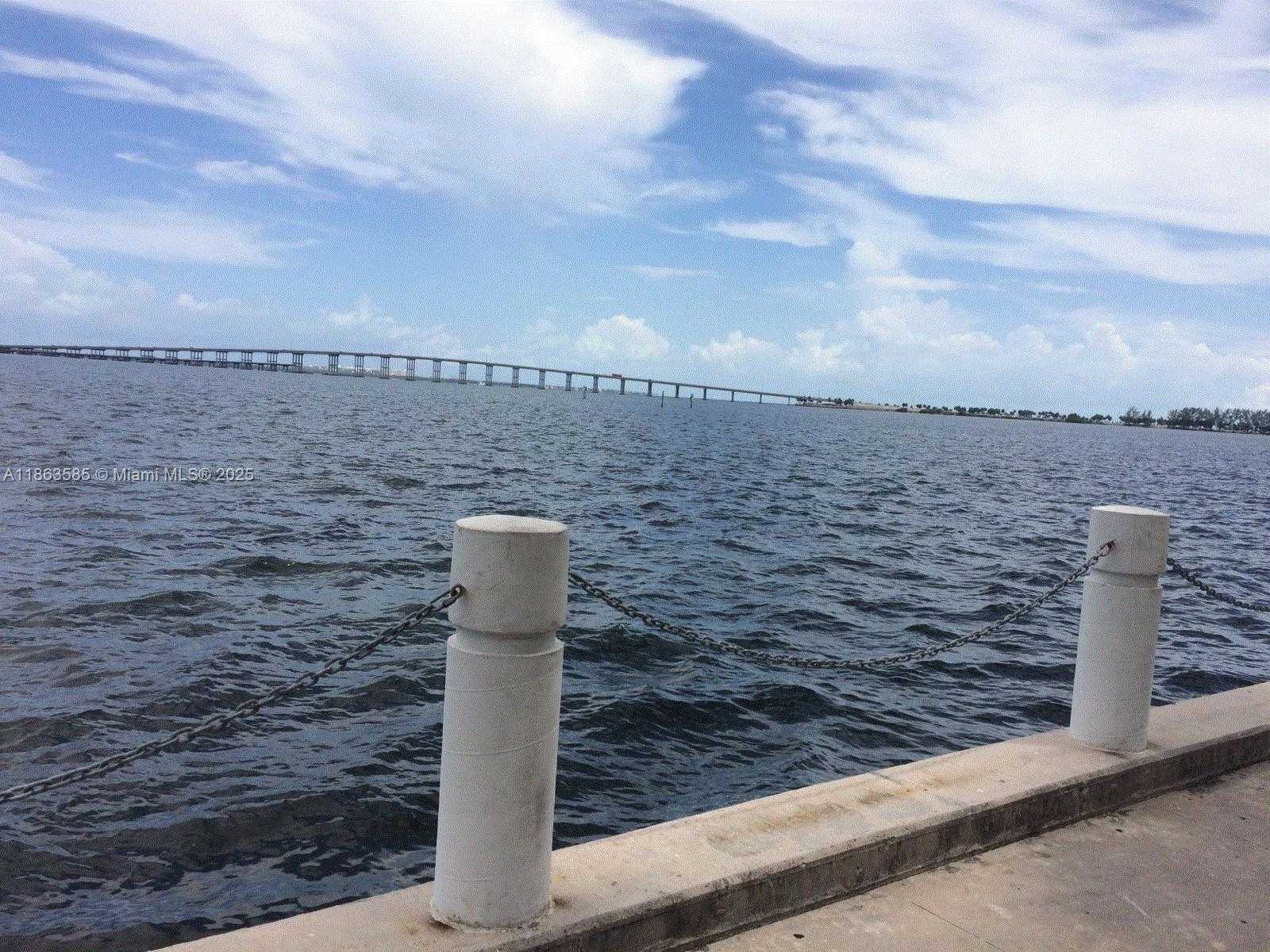 Small Image of 1430 BRICKELL BAY DR #301, Miami Number 17