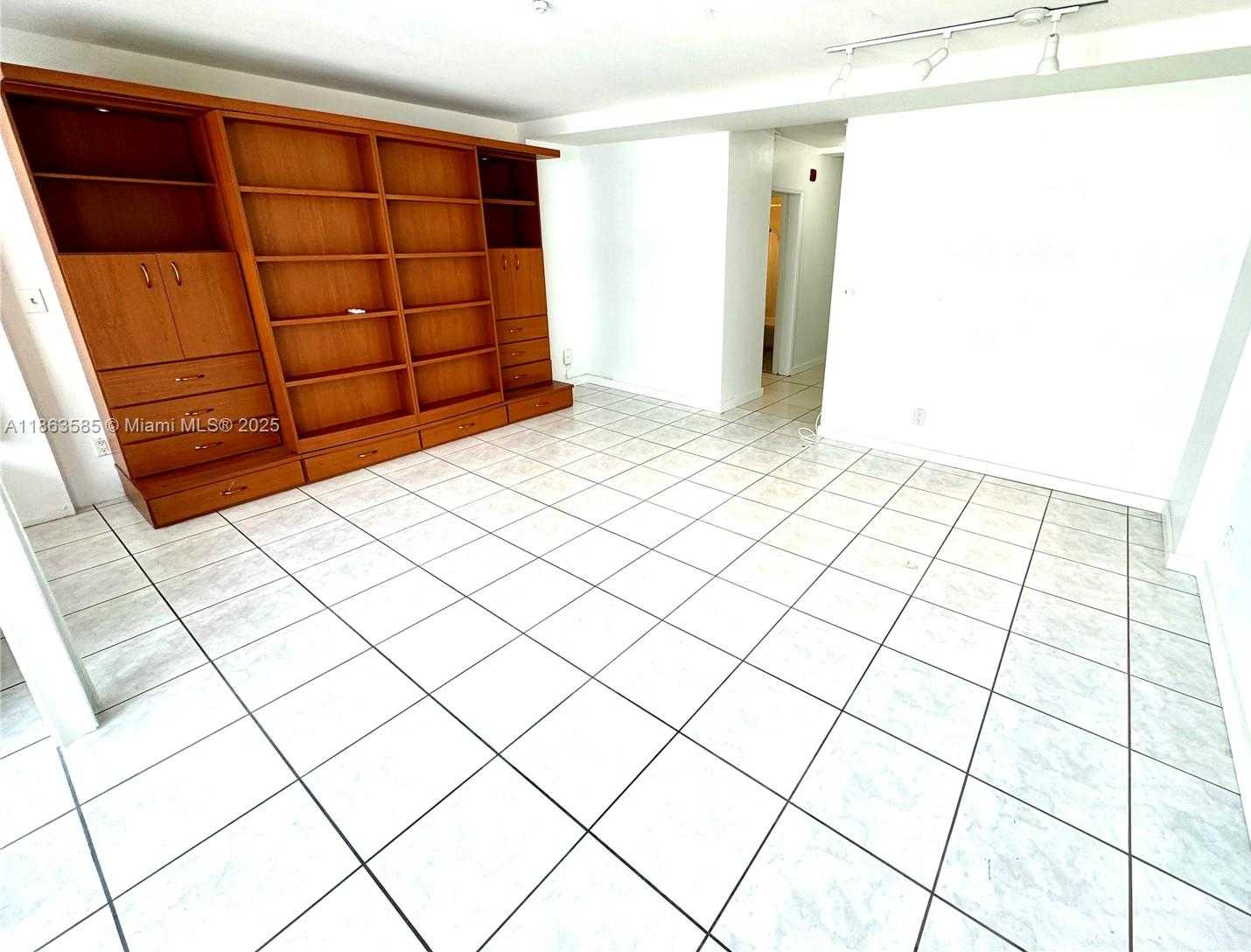 Small Image of 1430 BRICKELL BAY DR #301, Miami Number 4