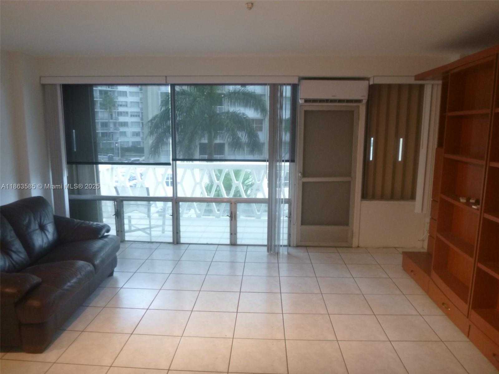 Small Image of 1430 BRICKELL BAY DR #301, Miami Number 5