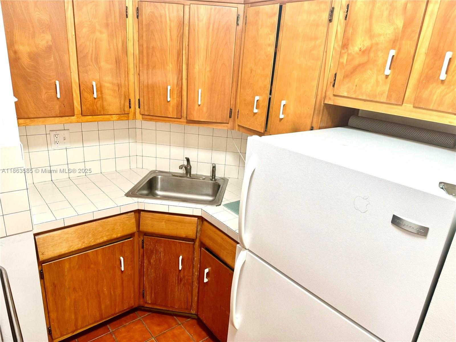 Small Image of 1430 BRICKELL BAY DR #301, Miami Number 8