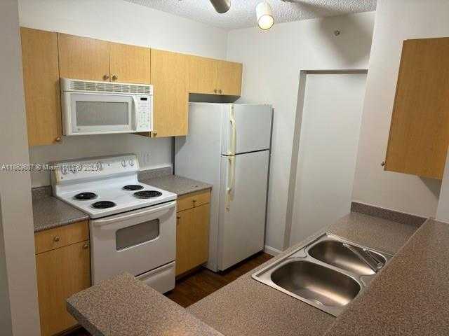 Small Image of 1900 VAN BUREN ST #311B, Hollywood Number 7