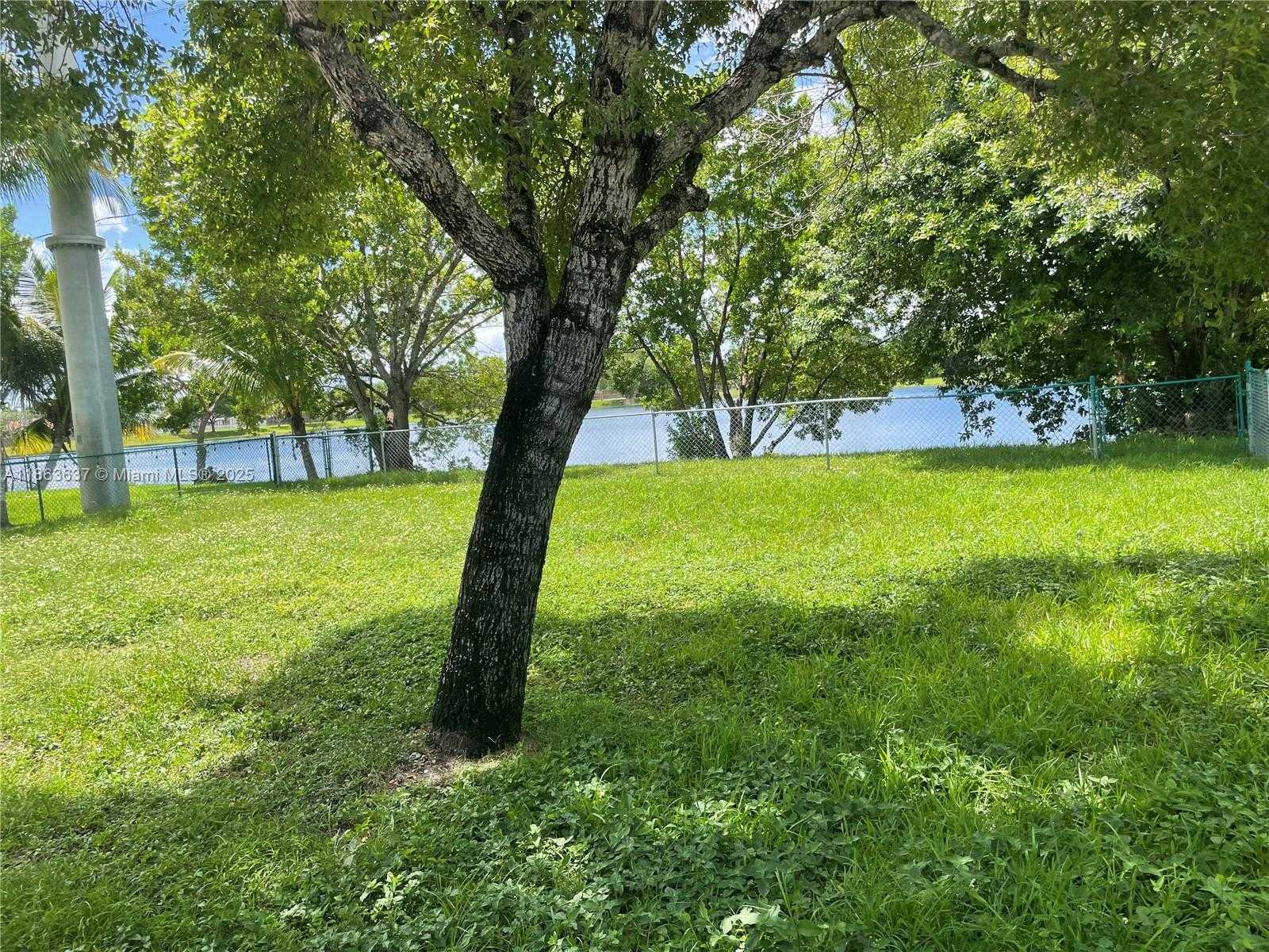 Small Image of 1352 SOUTH EAST 16TH AVE, Homestead Number 2