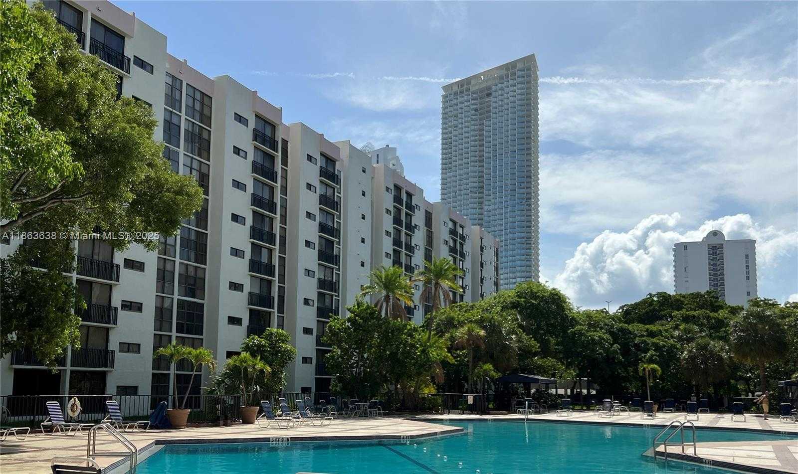 Small Image of 16909 NORTH BAY RD #119-1, Sunny Isles Beach Number 10