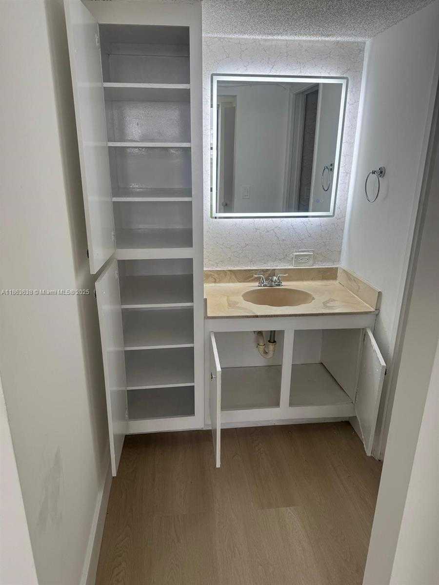 Small Image of 16909 NORTH BAY RD #119-1, Sunny Isles Beach Number 6