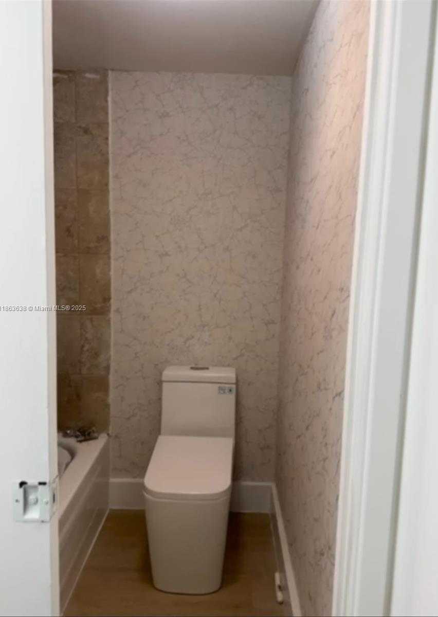 Small Image of 16909 NORTH BAY RD #119-1, Sunny Isles Beach Number 7