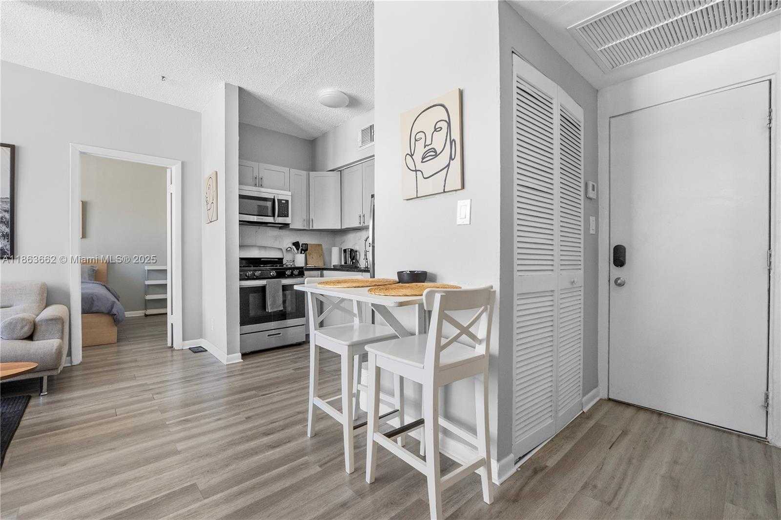 Small Image of 1320 DREXEL AVE #305, Miami Beach Number 10