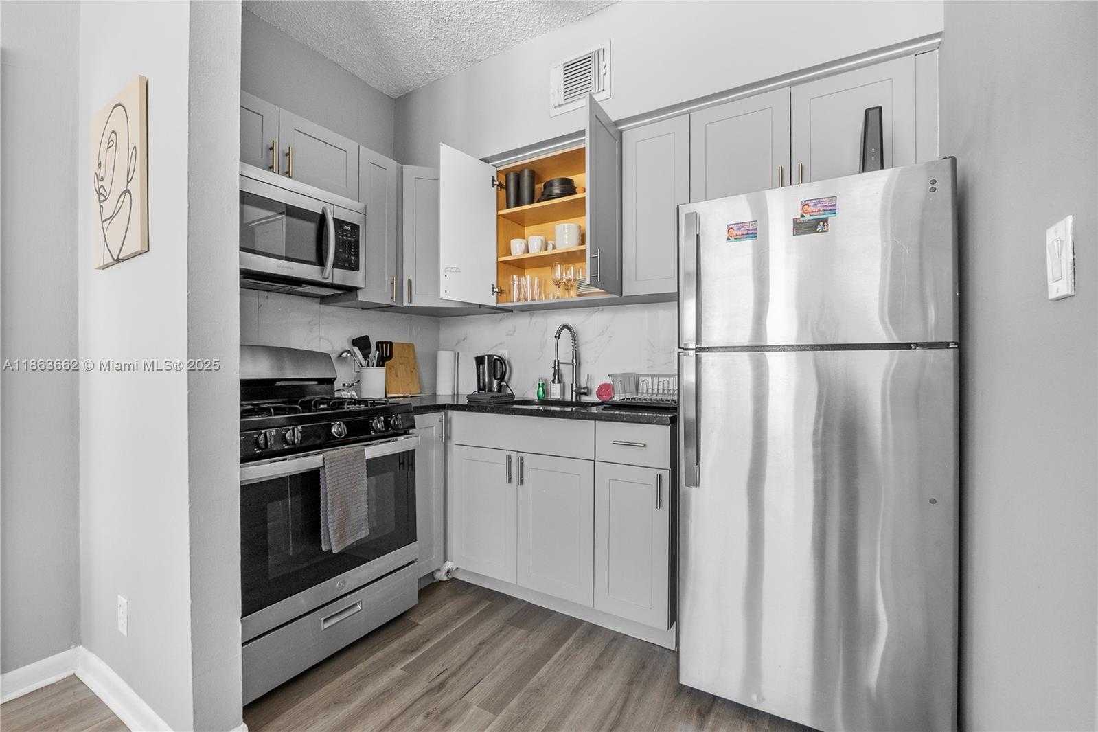 Small Image of 1320 DREXEL AVE #305, Miami Beach Number 13