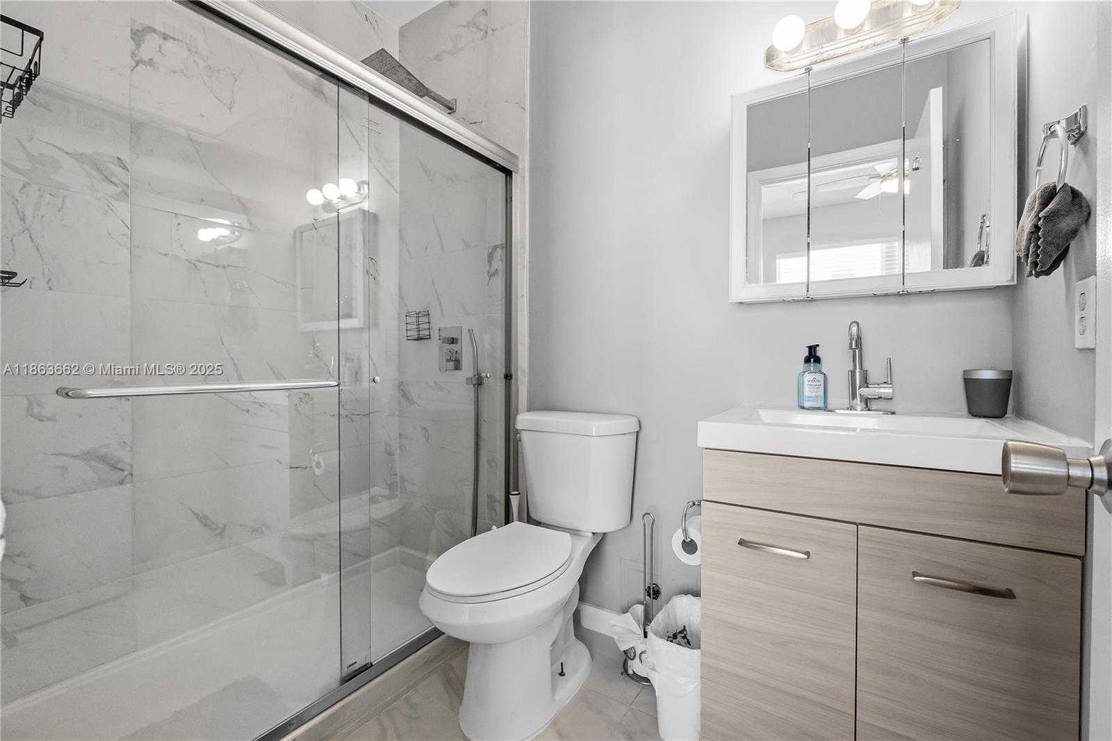 Small Image of 1320 DREXEL AVE #305, Miami Beach Number 16