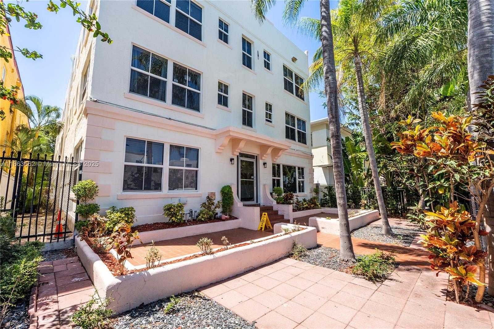 Small Image of 1320 DREXEL AVE #305, Miami Beach Number 20