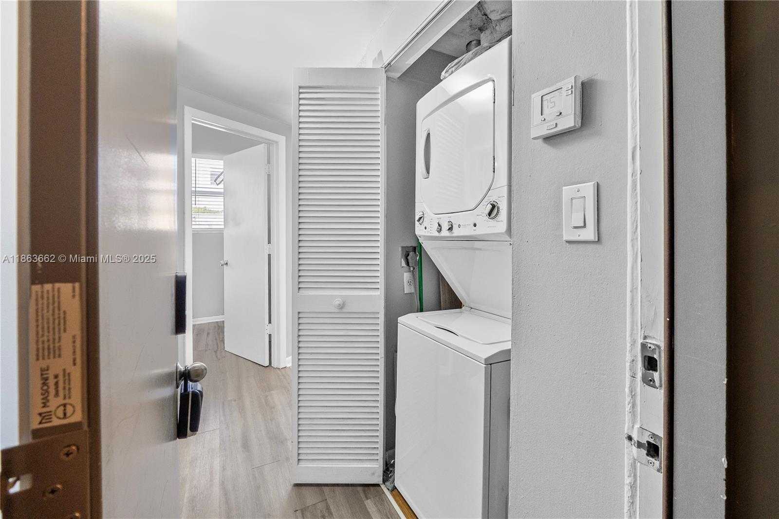 Small Image of 1320 DREXEL AVE #305, Miami Beach Number 3