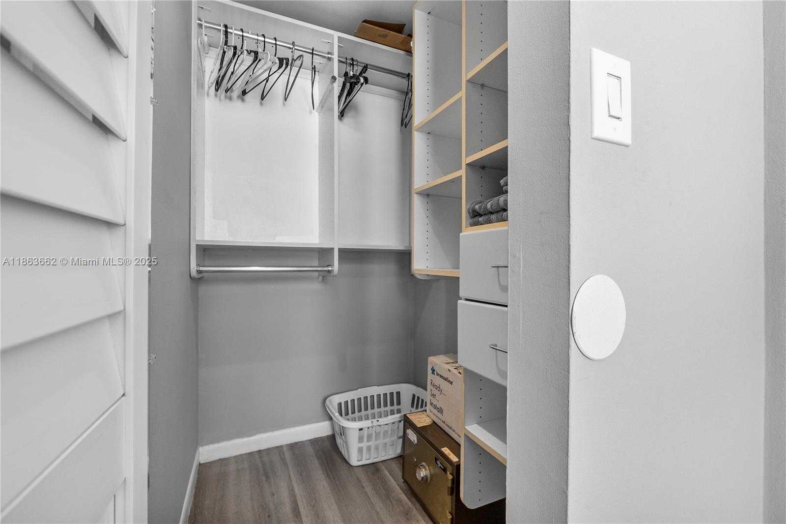 Small Image of 1320 DREXEL AVE #305, Miami Beach Number 6