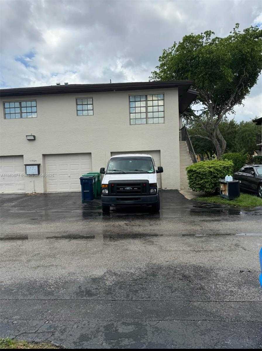 Small Image of 13924 SOUTH WEST 46TH TER #364, Miami Number 2