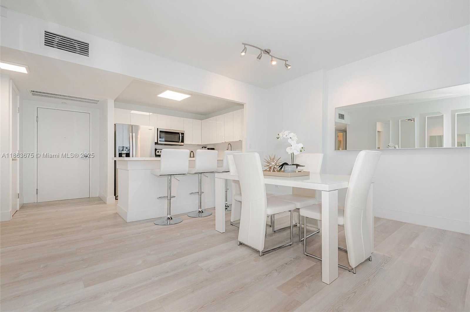 Small Image of 2301 COLLINS AVE #401, Miami Beach Number 10