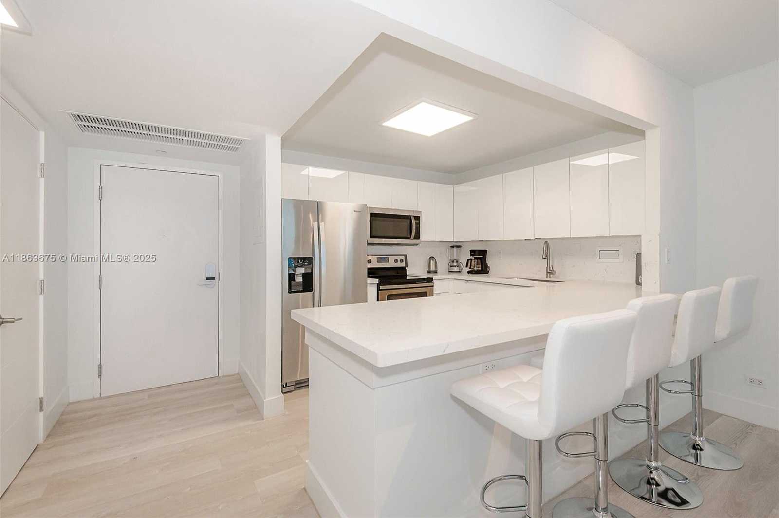 Small Image of 2301 COLLINS AVE #401, Miami Beach Number 13