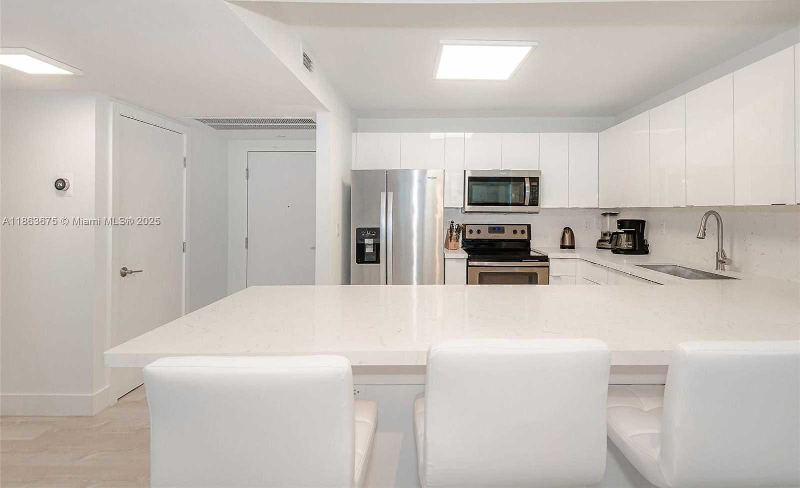 Small Image of 2301 COLLINS AVE #401, Miami Beach Number 14