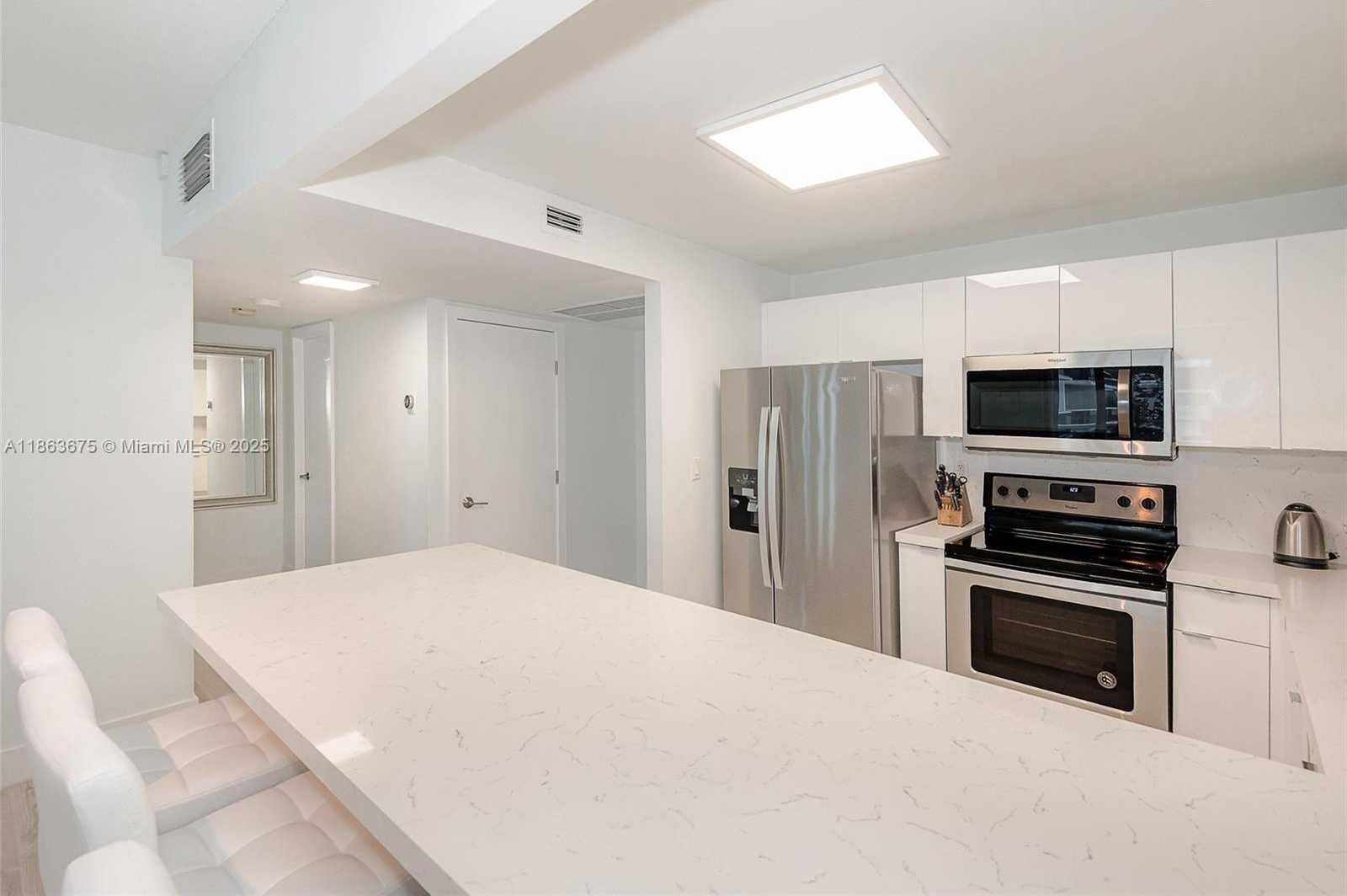 Small Image of 2301 COLLINS AVE #401, Miami Beach Number 15
