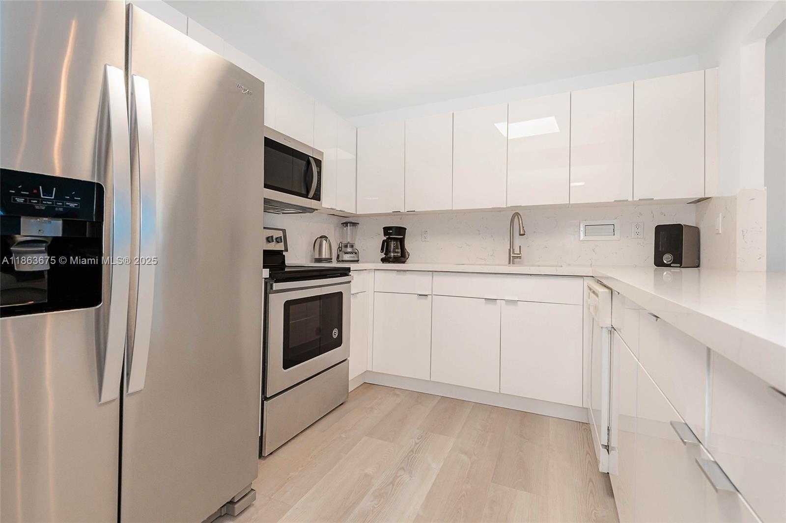 Small Image of 2301 COLLINS AVE #401, Miami Beach Number 17
