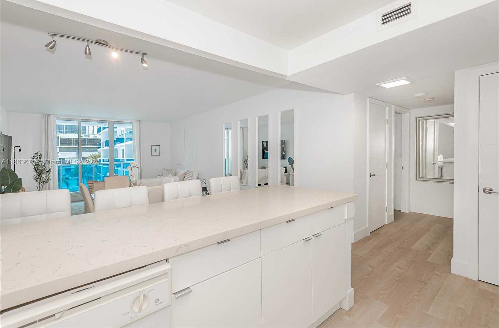 Small Image of 2301 COLLINS AVE #401, Miami Beach Number 2