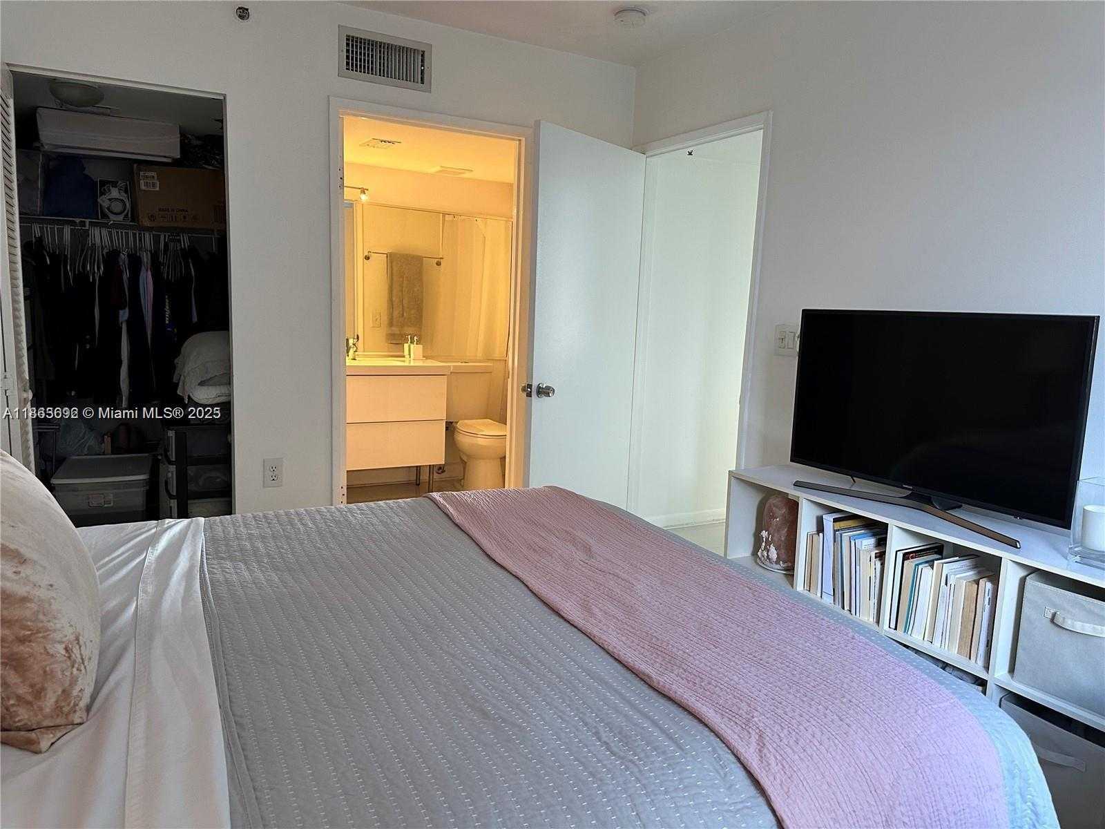 Small Image of 7728 ABBOTT AVE #302, Miami Beach Number 12