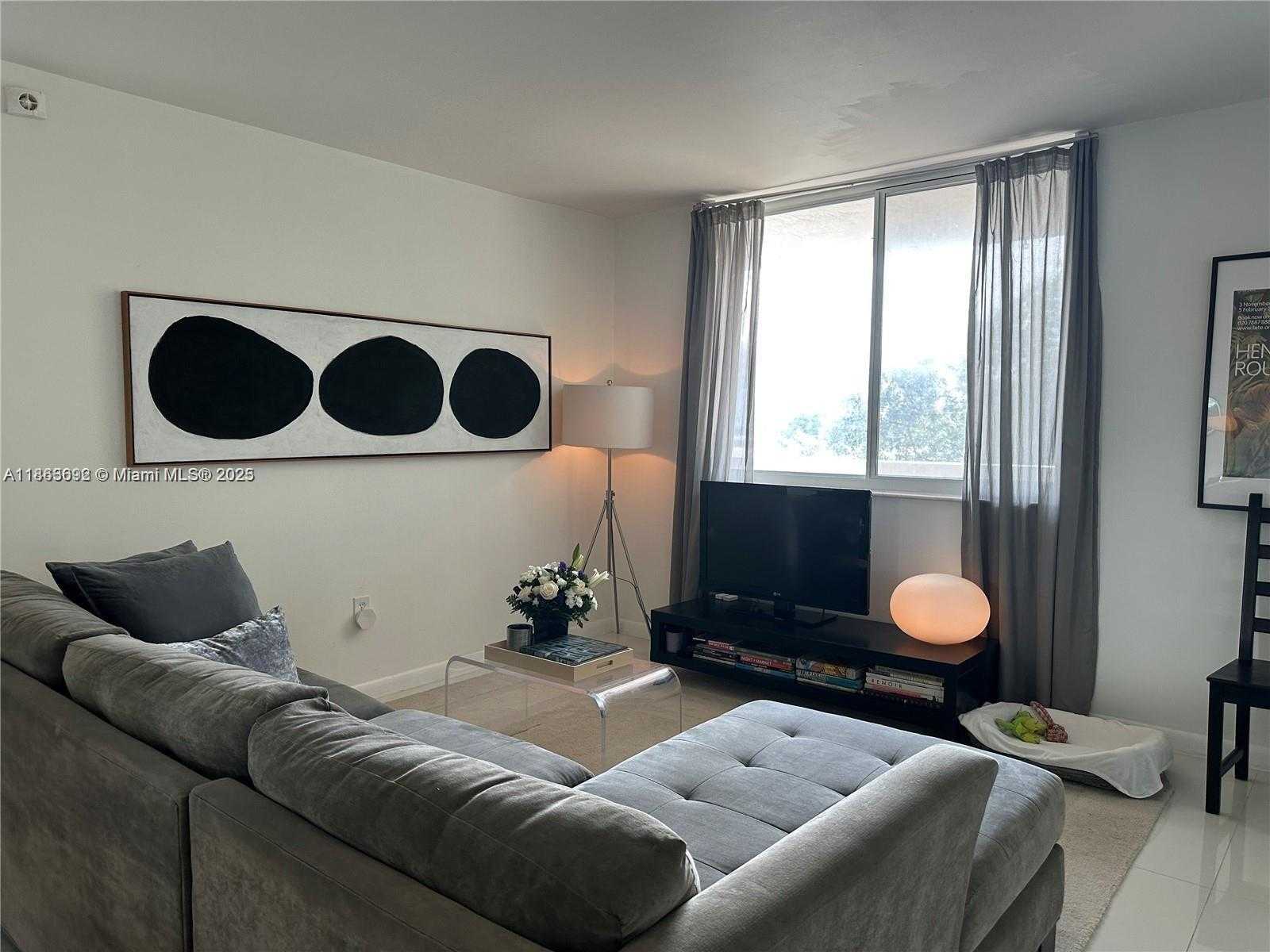 Small Image of 7728 ABBOTT AVE #302, Miami Beach Number 2