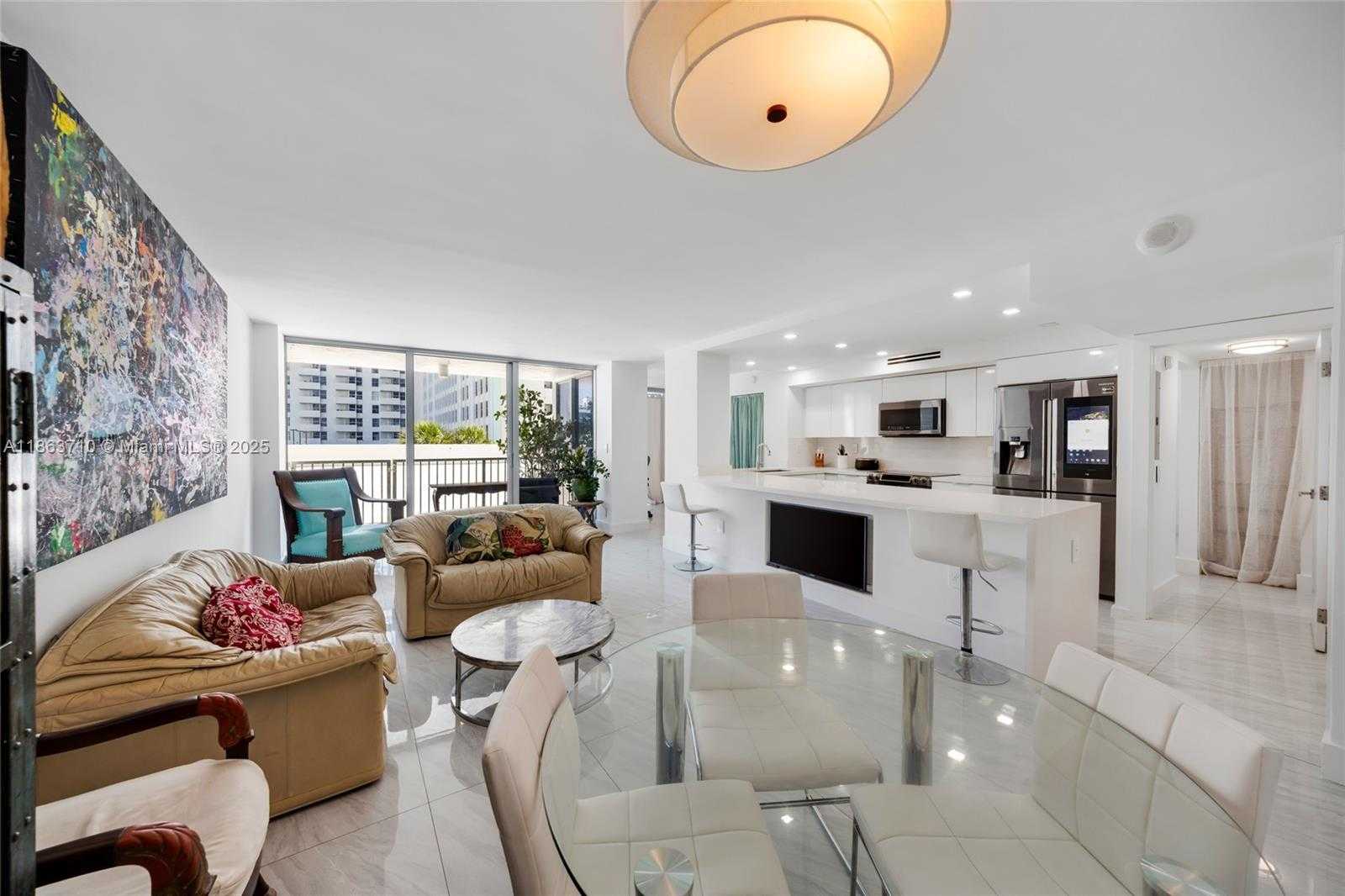 Small Image of 2655 COLLINS AVE #407, Miami Beach Number 17