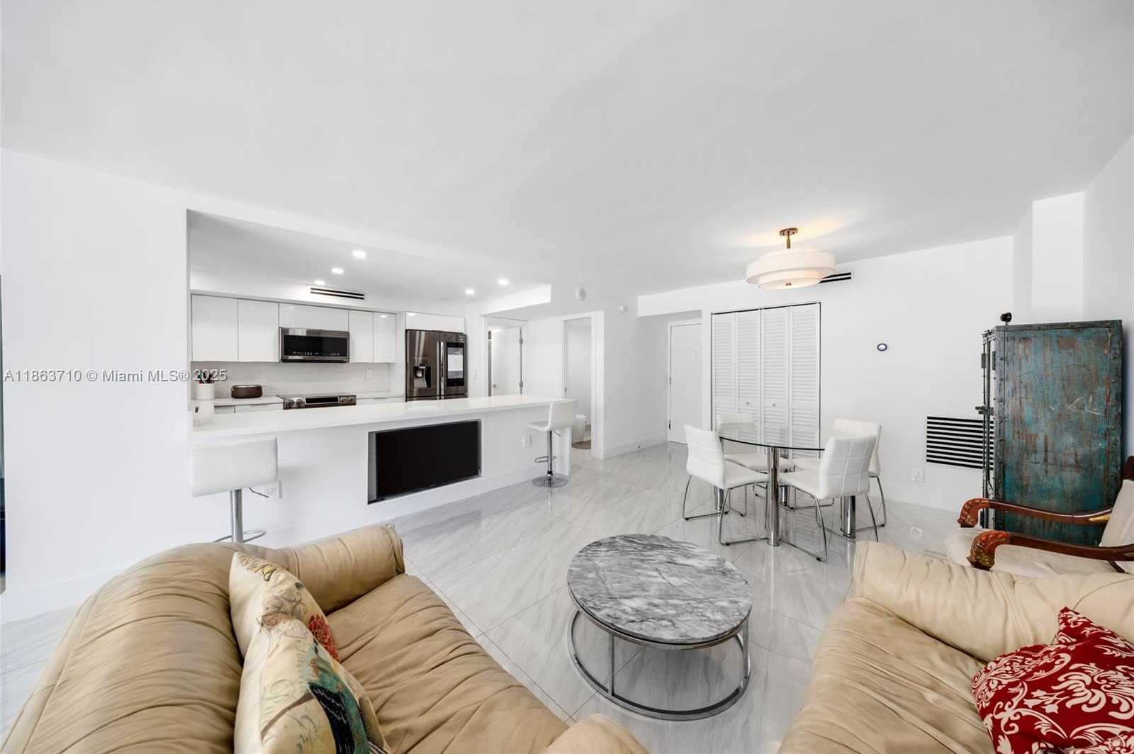 Small Image of 2655 COLLINS AVE #407, Miami Beach Number 19