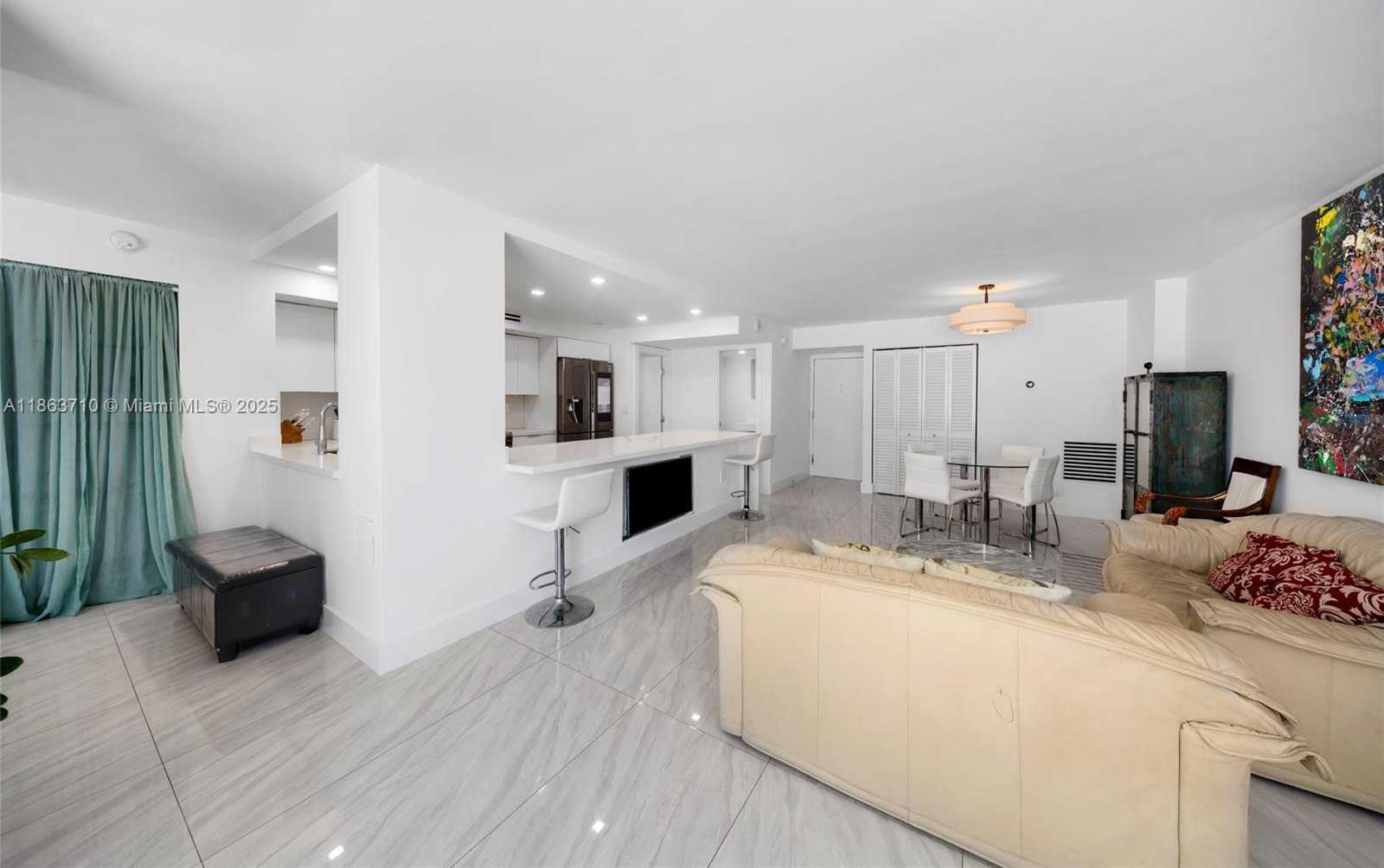 Small Image of 2655 COLLINS AVE #407, Miami Beach Number 22