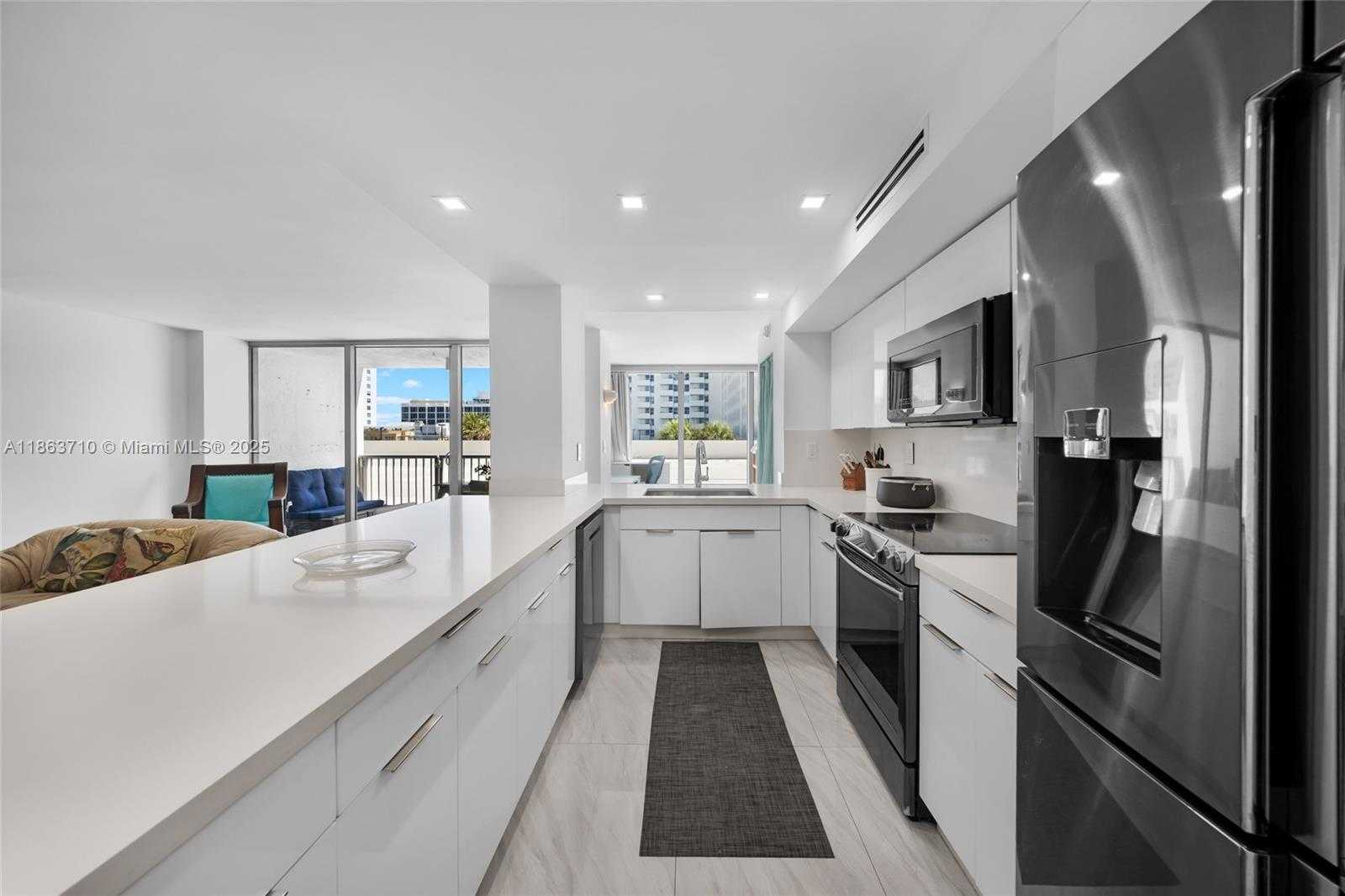 Small Image of 2655 COLLINS AVE #407, Miami Beach Number 25