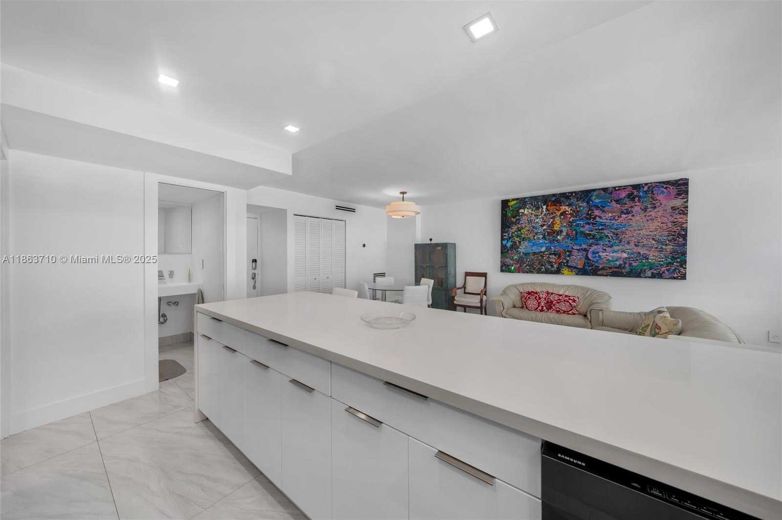 Small Image of 2655 COLLINS AVE #407, Miami Beach Number 27