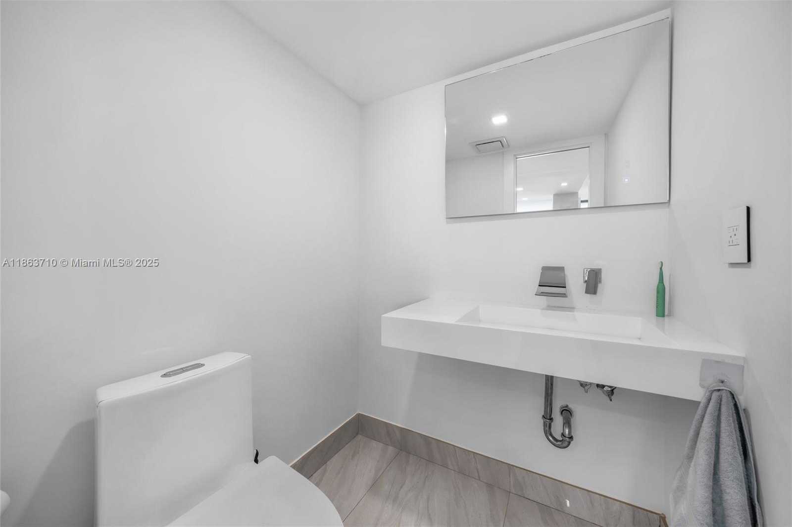 Small Image of 2655 COLLINS AVE #407, Miami Beach Number 28