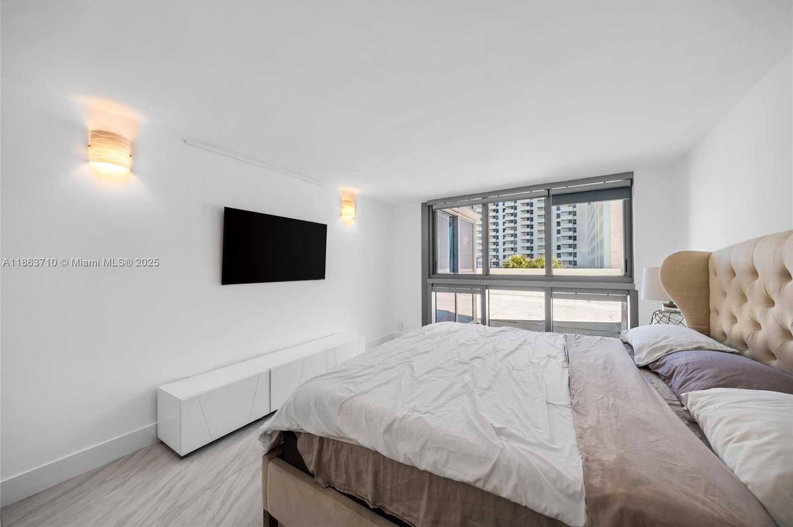 Small Image of 2655 COLLINS AVE #407, Miami Beach Number 30