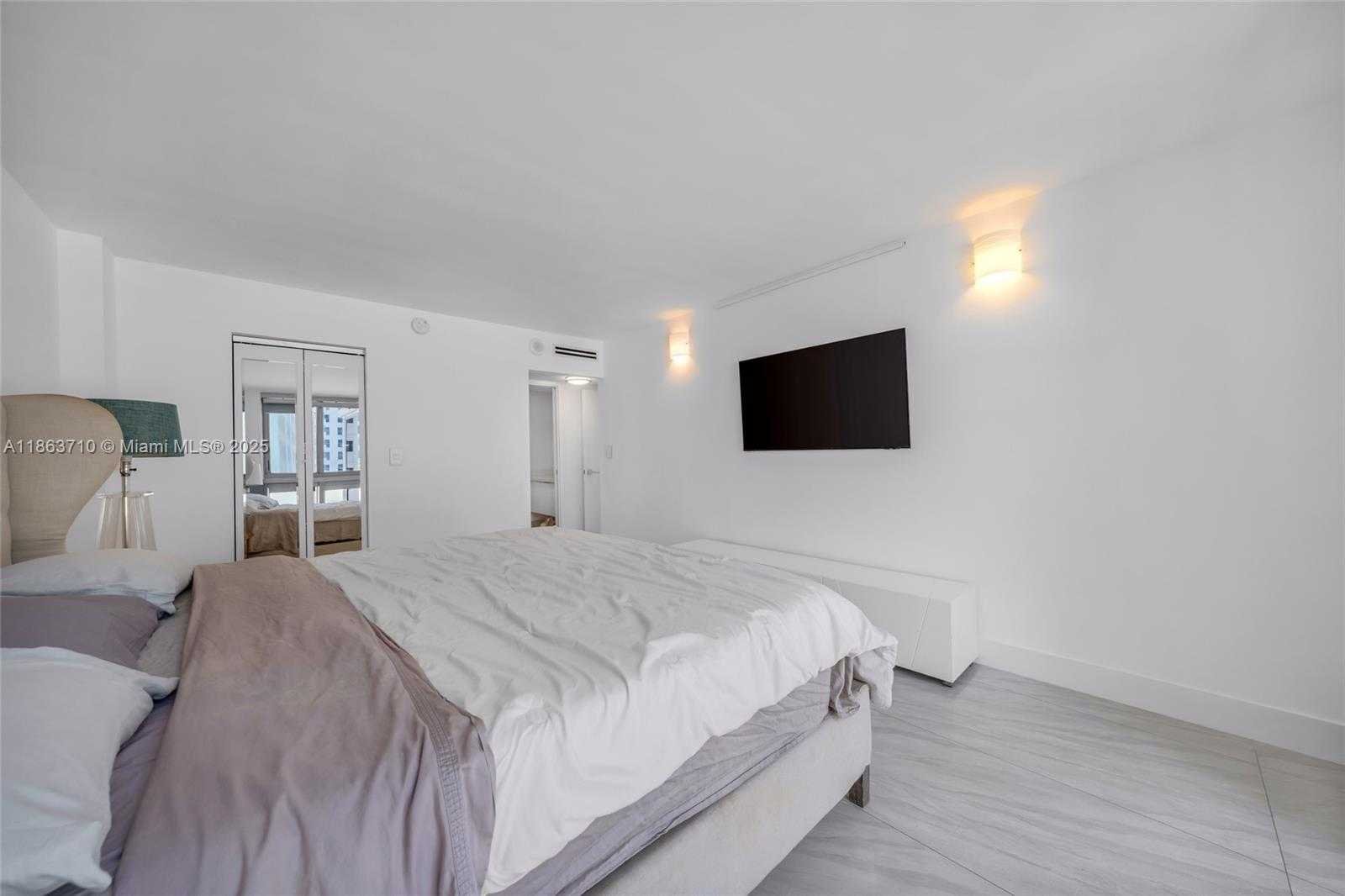 Small Image of 2655 COLLINS AVE #407, Miami Beach Number 32