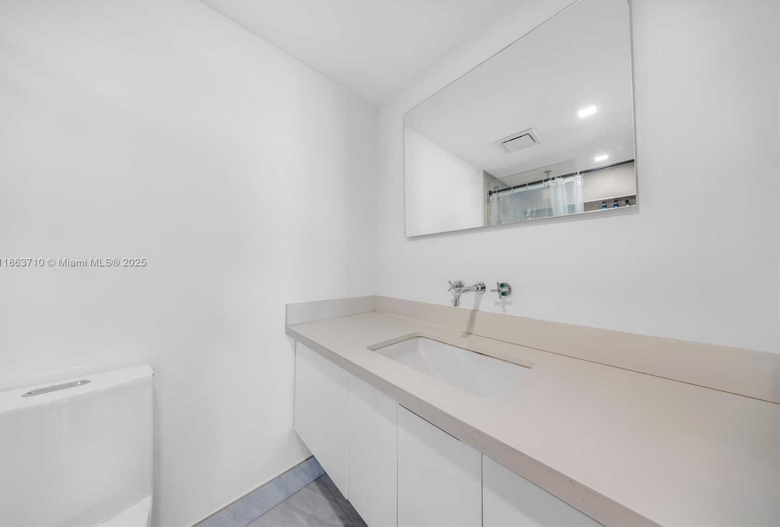 Small Image of 2655 COLLINS AVE #407, Miami Beach Number 33