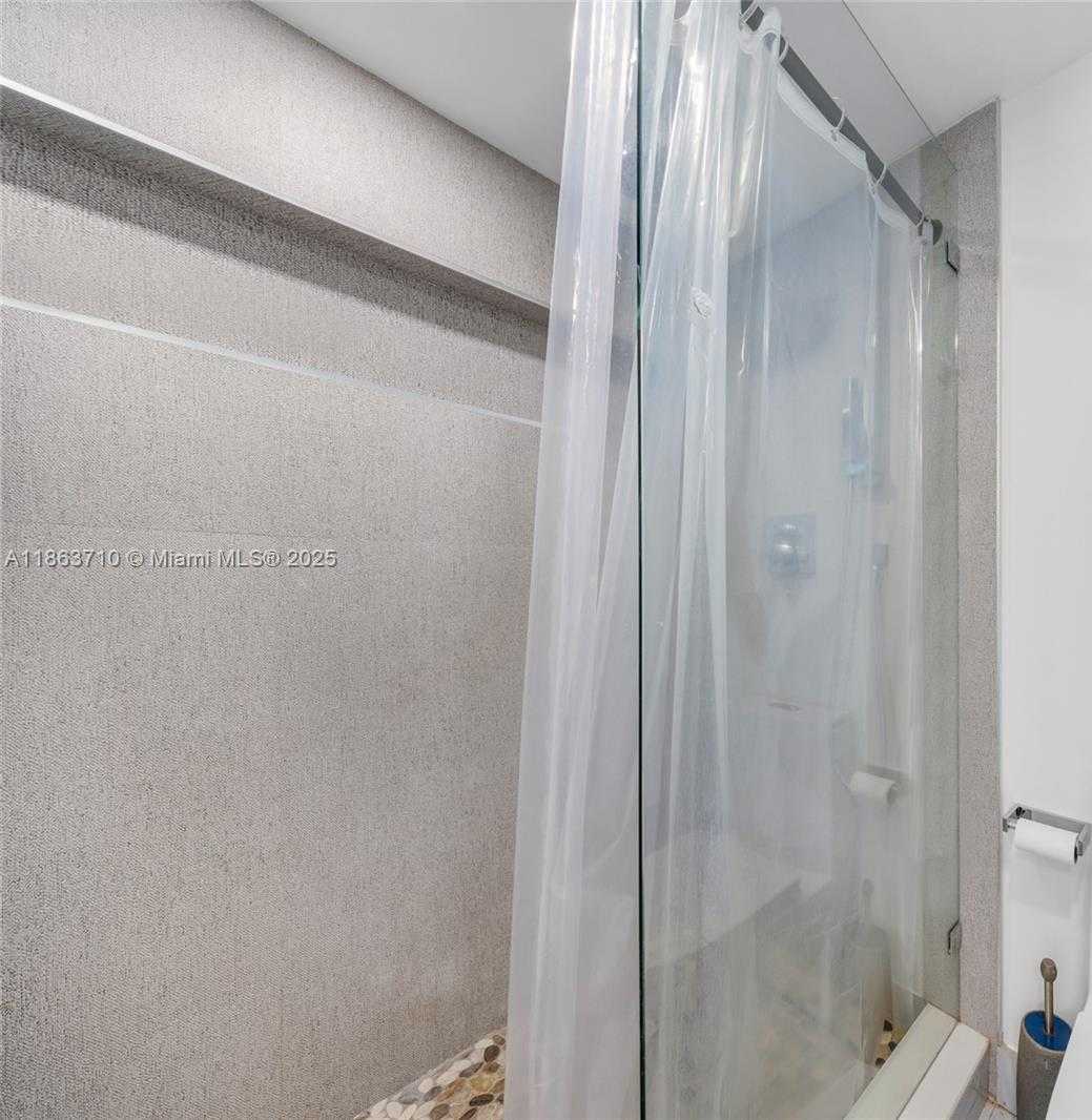 Small Image of 2655 COLLINS AVE #407, Miami Beach Number 34