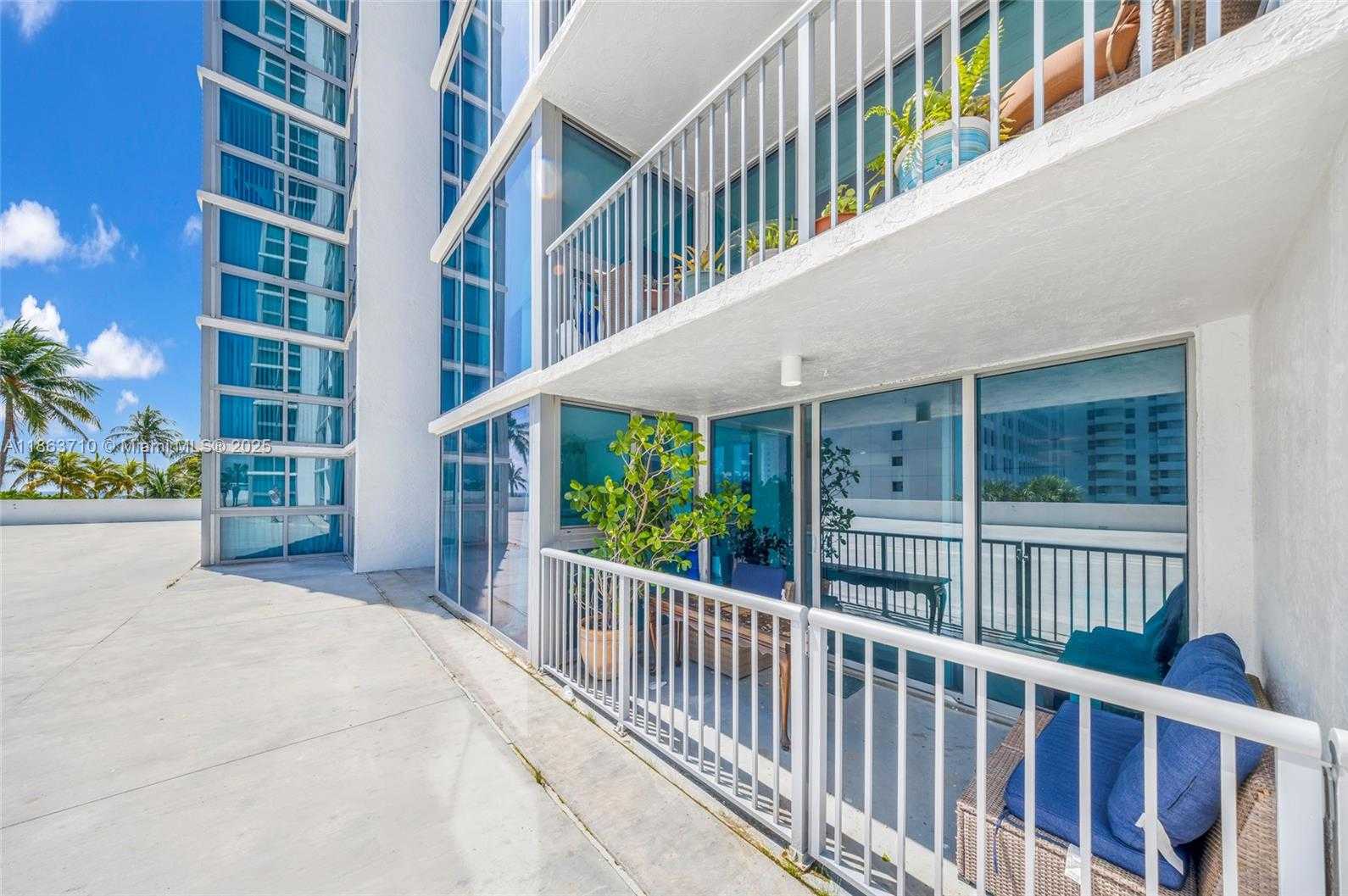 Small Image of 2655 COLLINS AVE #407, Miami Beach Number 36