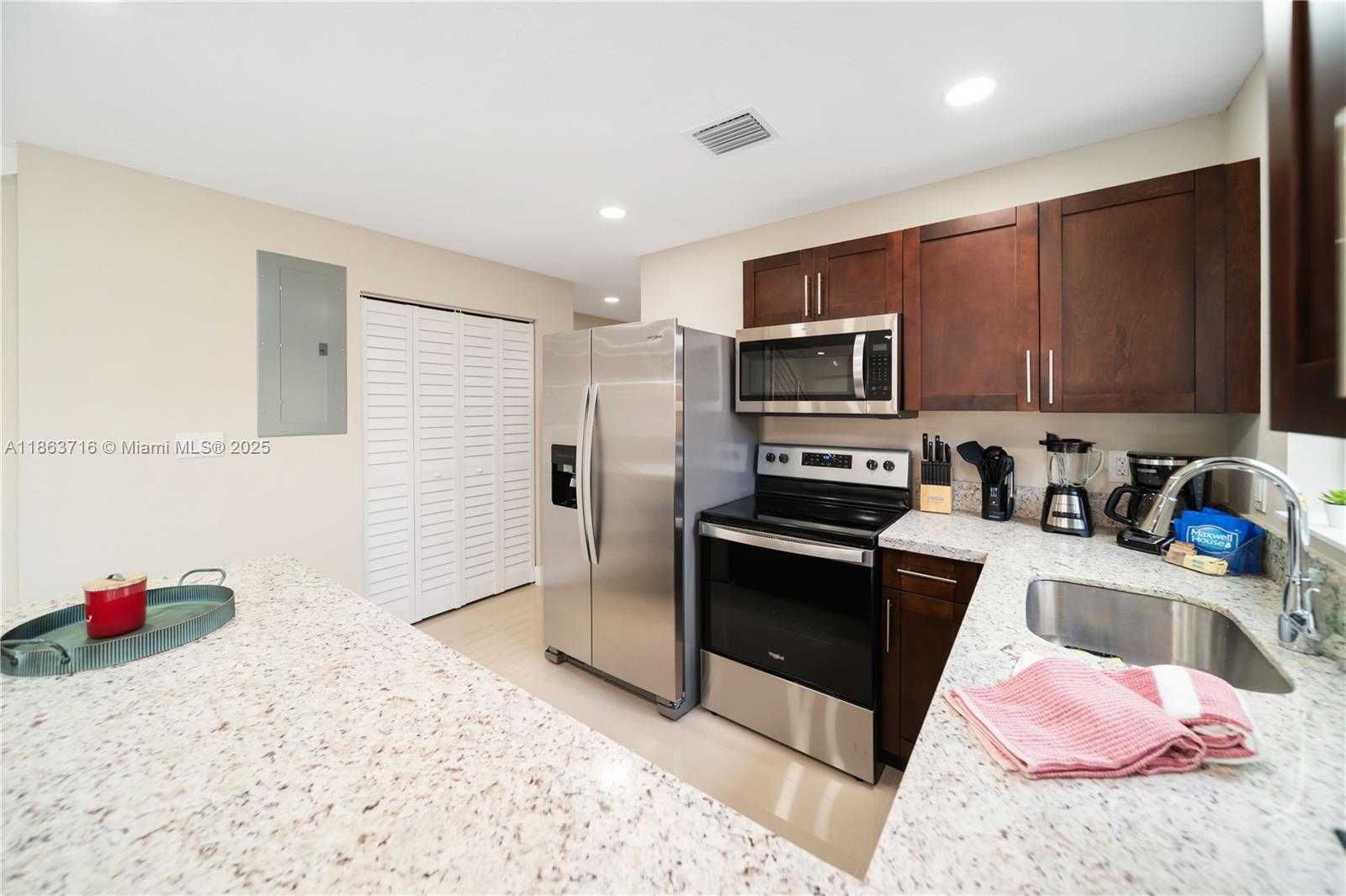 Small Image of 1183 NORTH EAST 111TH ST #1183, Miami Number 7