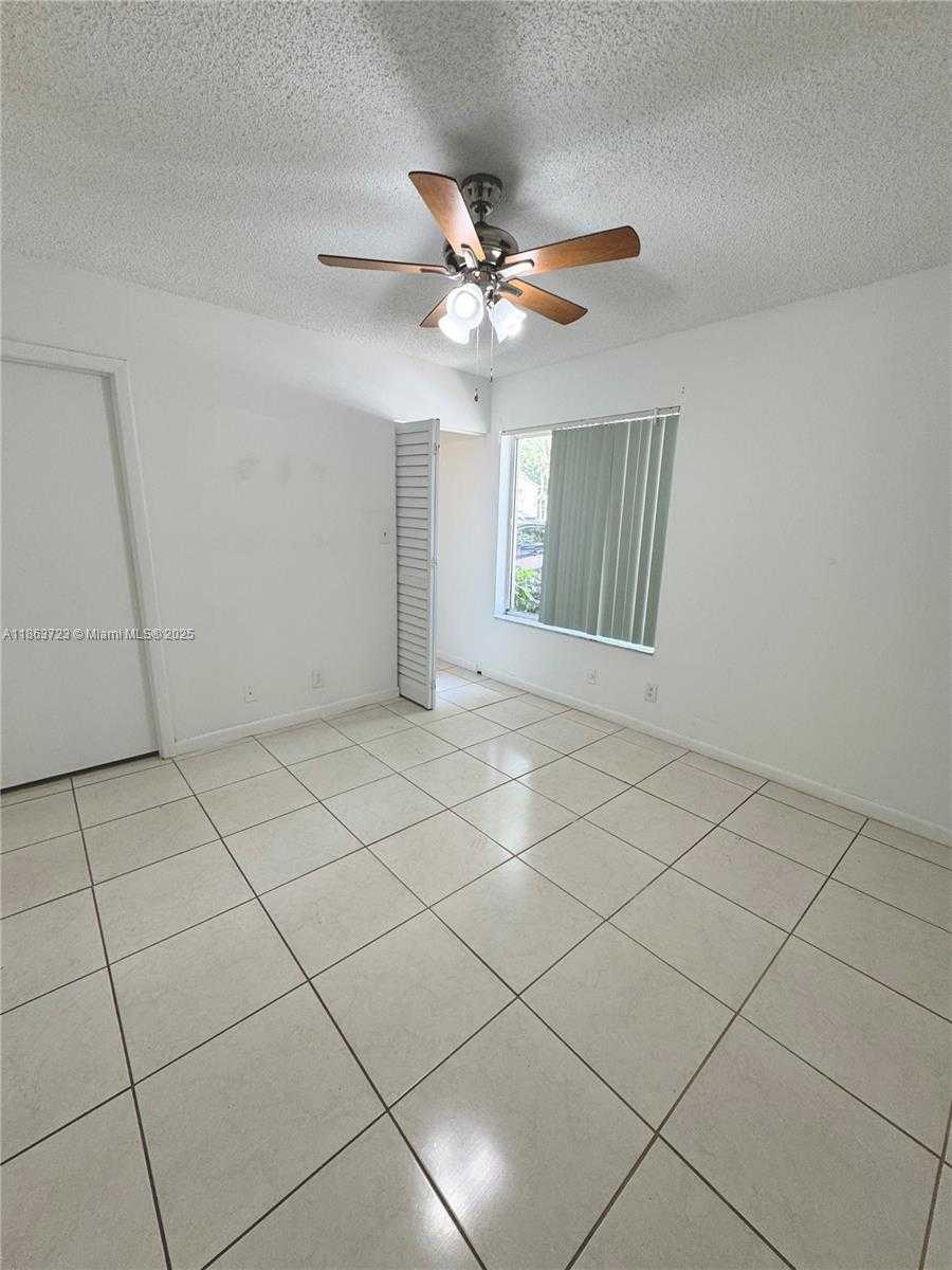 Small Image of 9500 SOUTH WEST 140TH CT #9500, Miami Number 13