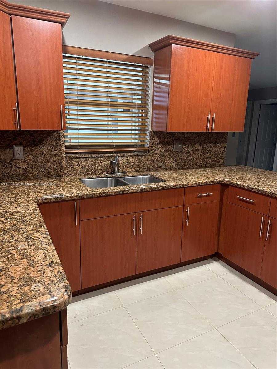 Small Image of 10805 SOUTH WEST 165TH TER, Miami Number 11
