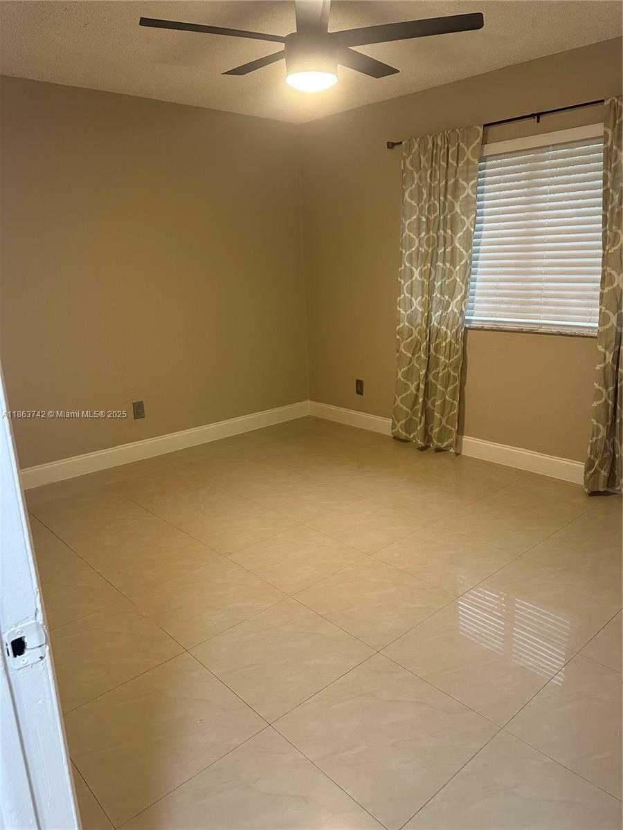 Small Image of 10805 SOUTH WEST 165TH TER, Miami Number 19