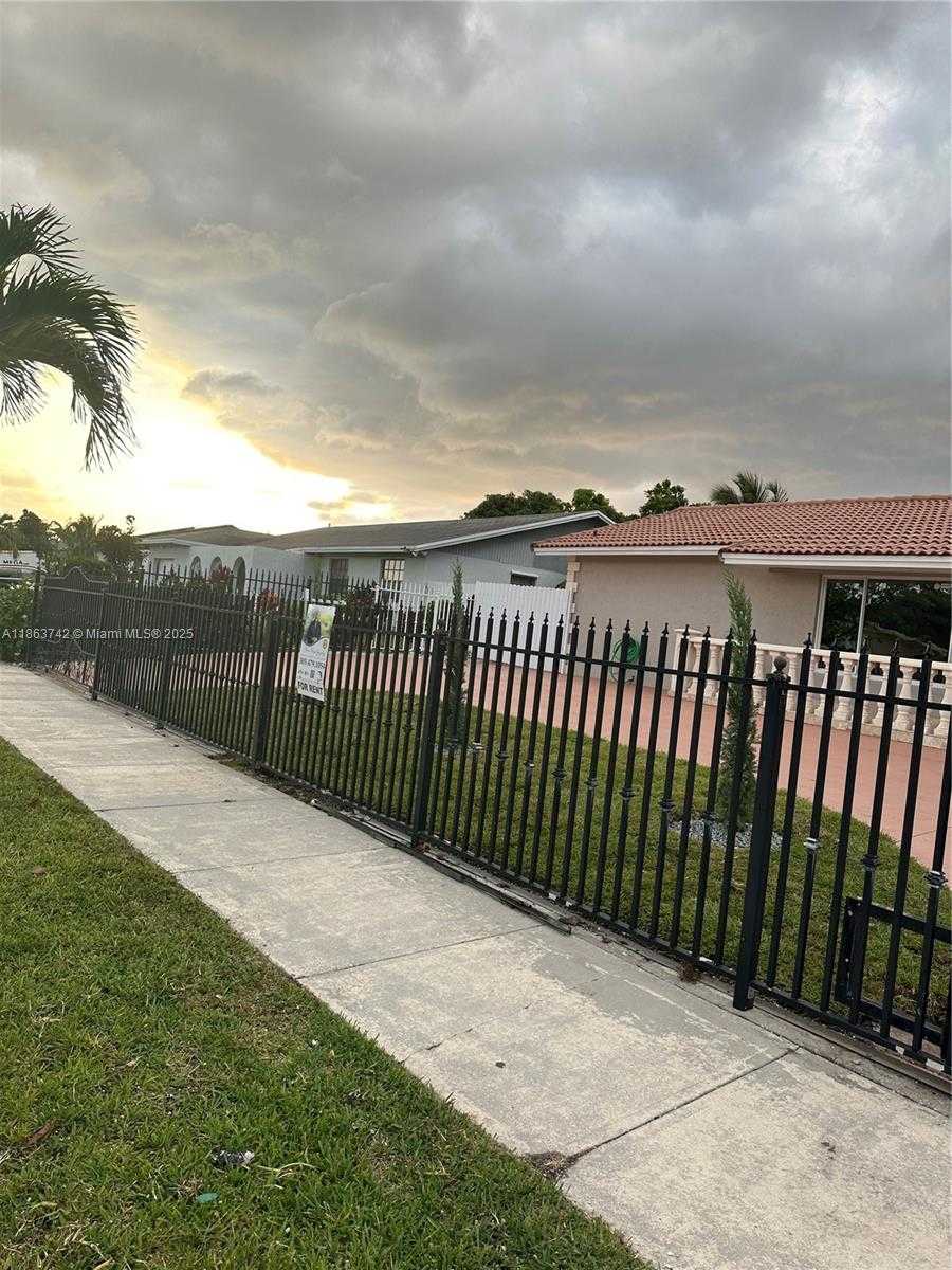 Small Image of 10805 SOUTH WEST 165TH TER, Miami Number 2