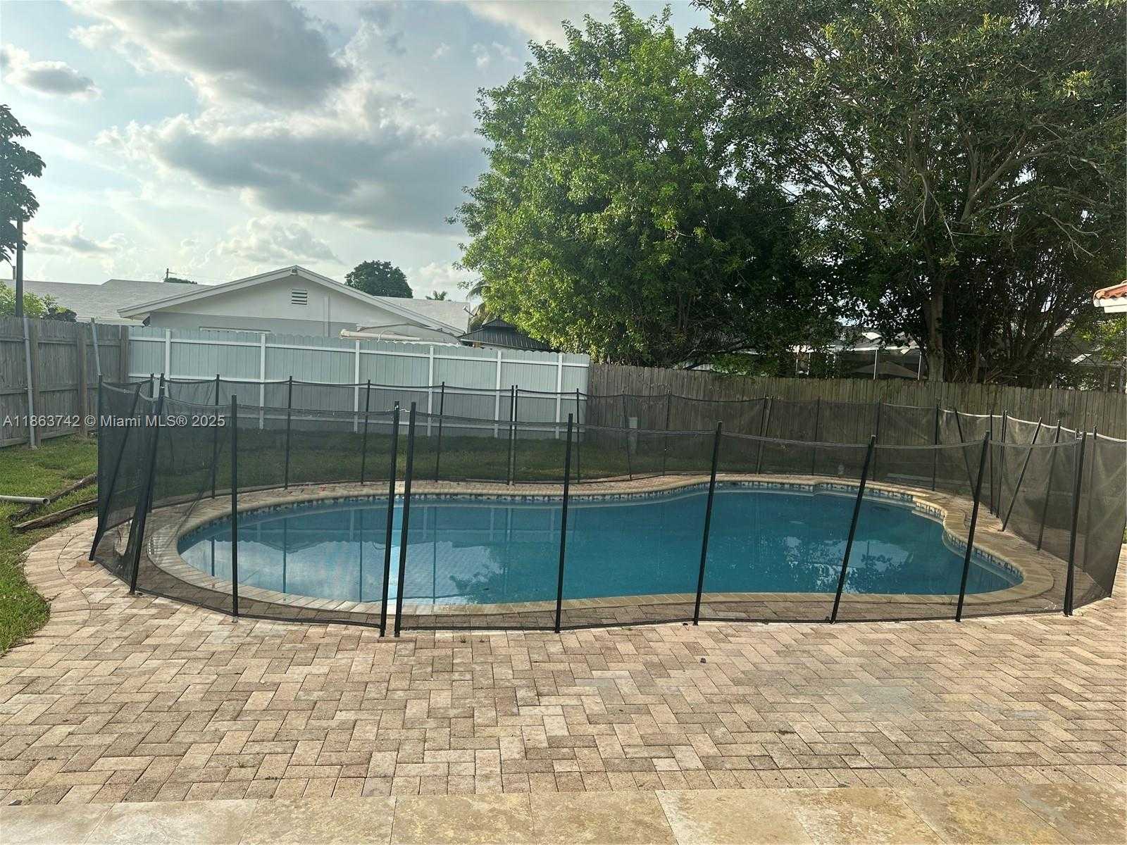 Small Image of 10805 SOUTH WEST 165TH TER, Miami Number 26