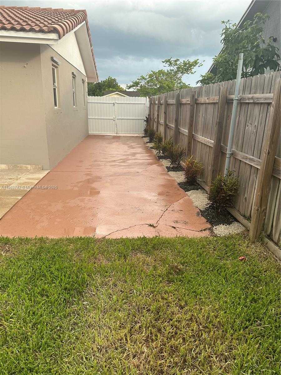 Small Image of 10805 SOUTH WEST 165TH TER, Miami Number 28